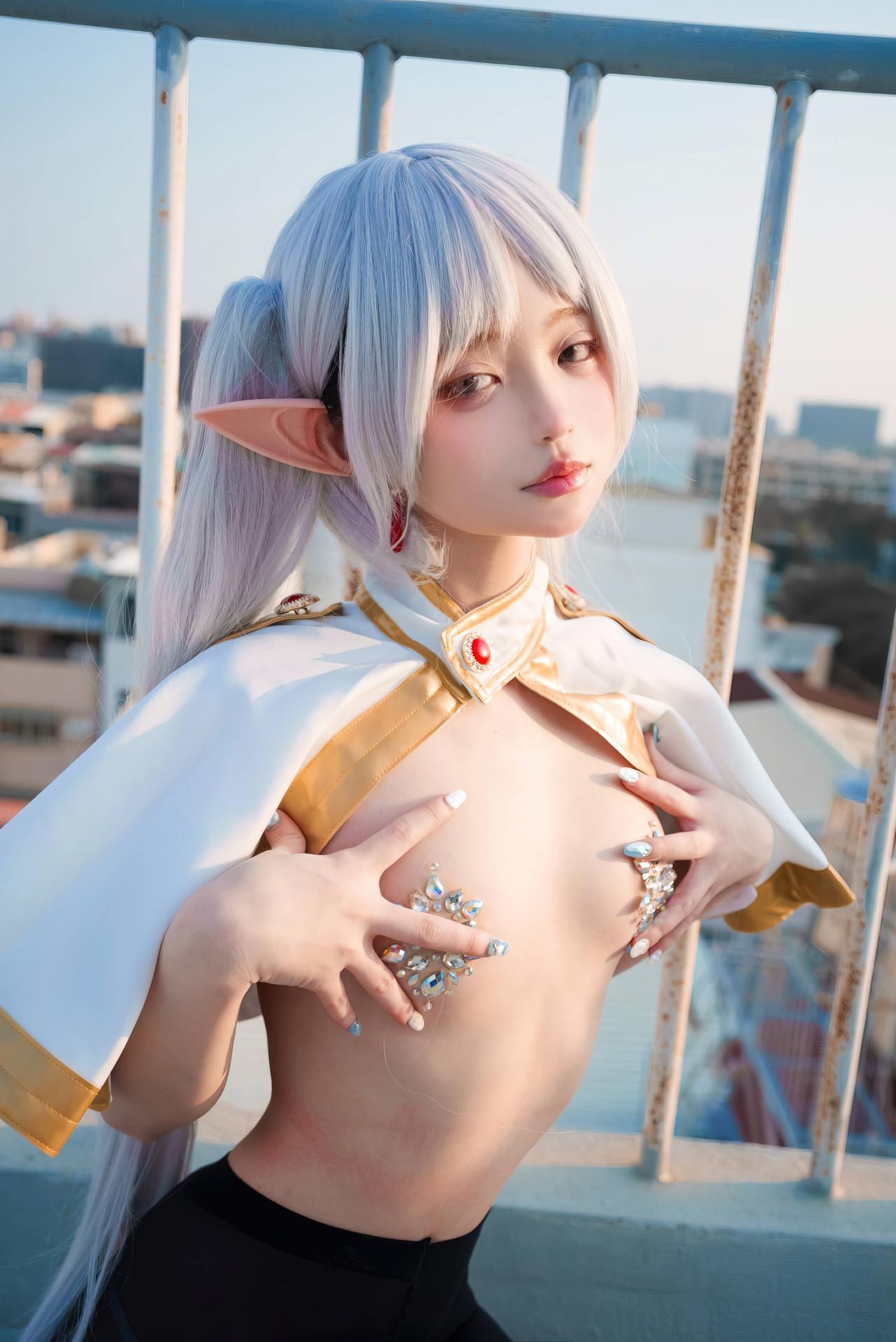 [コスプレ] Irisuare(愛莉) - Frieren 屋上エルフ衣装と黒スト 31P