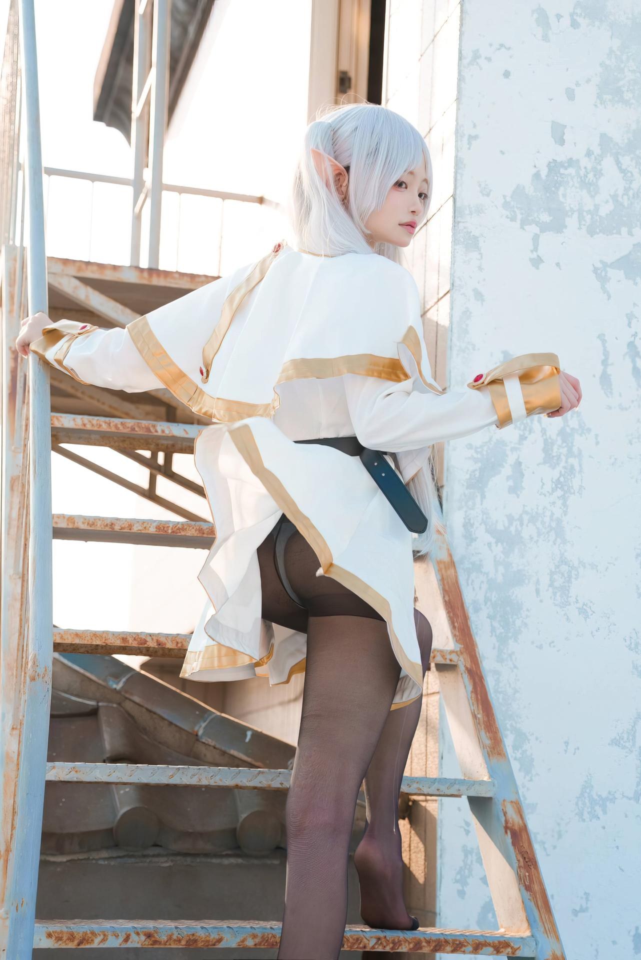 [コスプレ] Irisuare(愛莉) - Frieren 屋上エルフ衣装と黒スト 31P