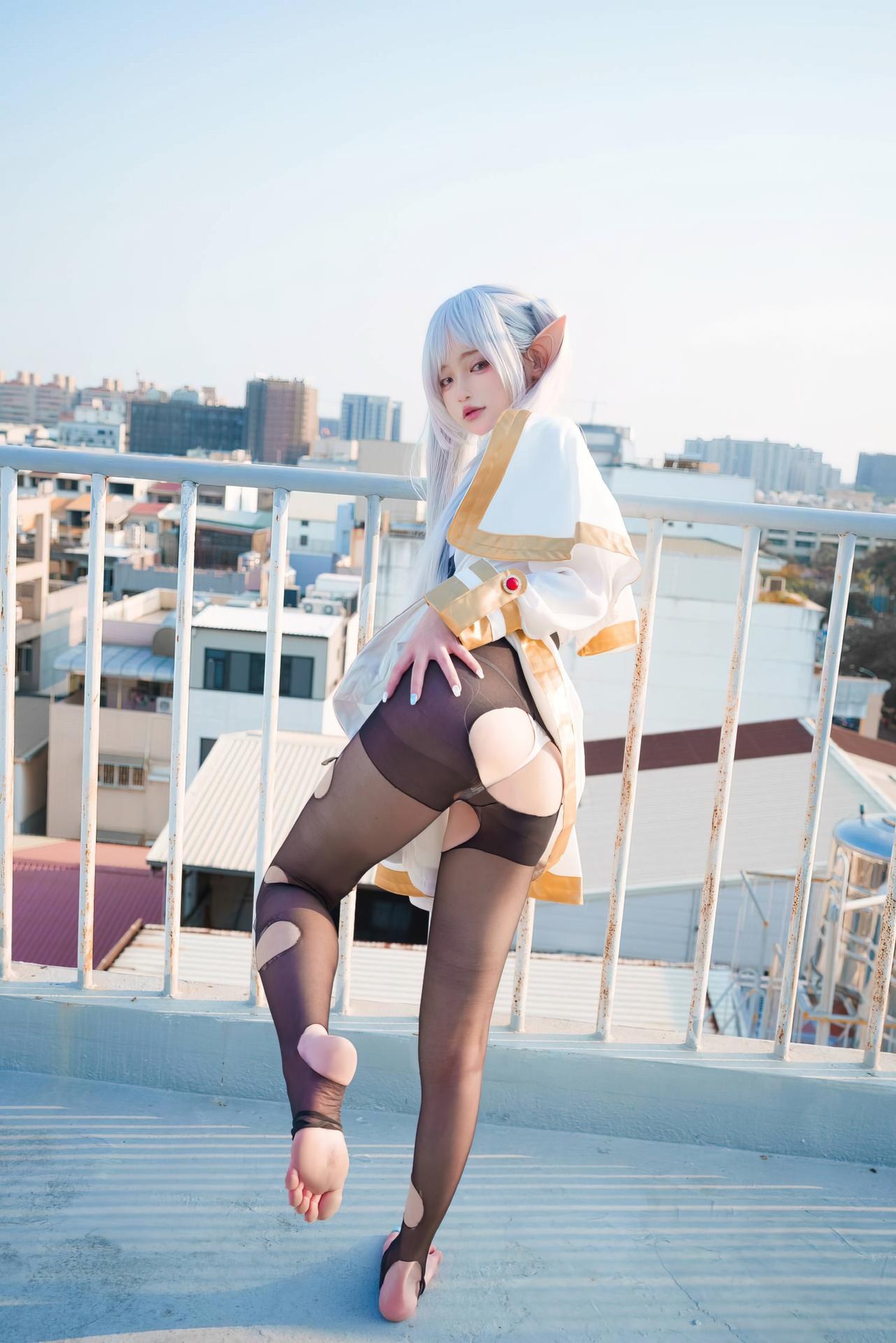 [コスプレ] Irisuare(愛莉) - Frieren 屋上エルフ衣装と黒スト 31P