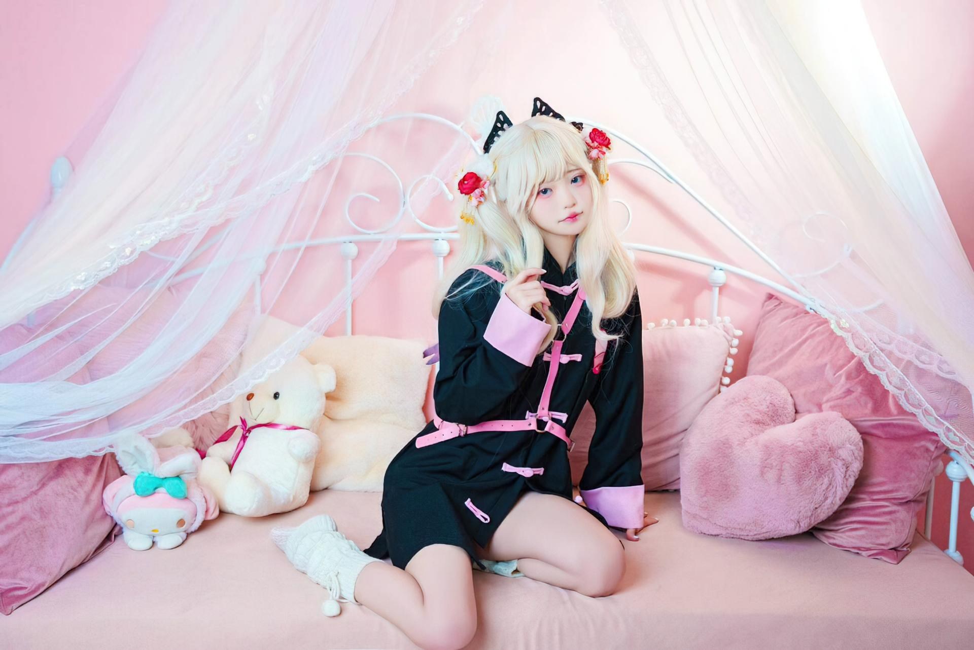 [cosplay] Irisuare(愛莉) - Illya：Illya角色還原美腿大尺度 34P