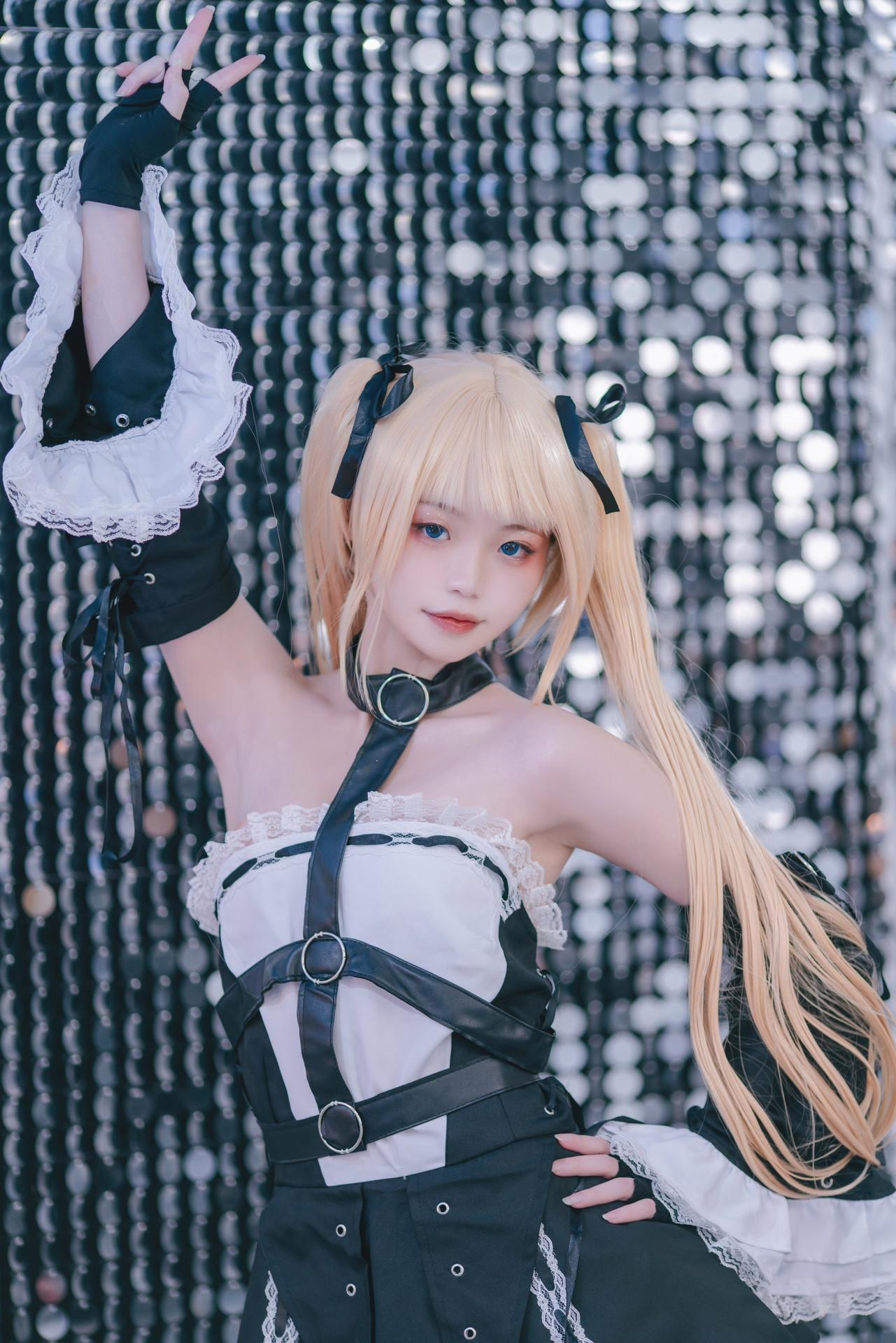 [Cosplay] Irisuare - Marie Rose trang phục dây đai đen 68P