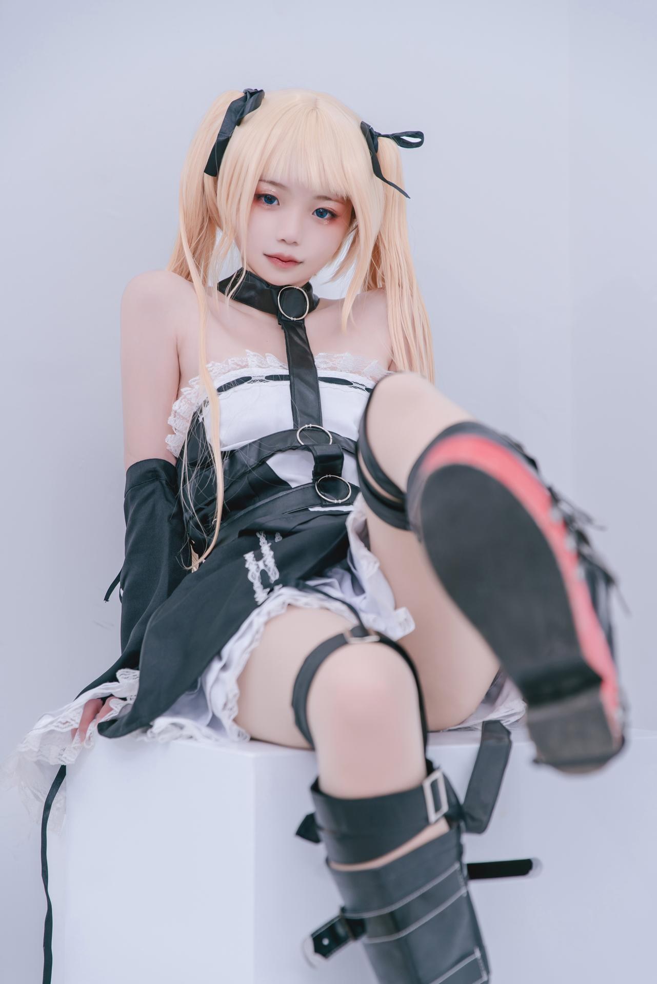 [Cosplay] Irisuare - Marie Rose trang phục dây đai đen 68P