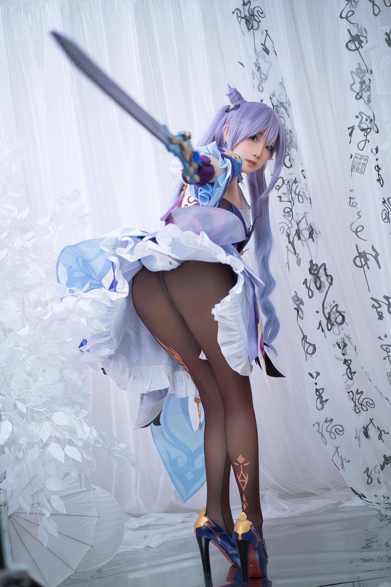 [cosplay] 焖焖碳 - 刻晴：刻晴角色还原美腿大尺度 18P