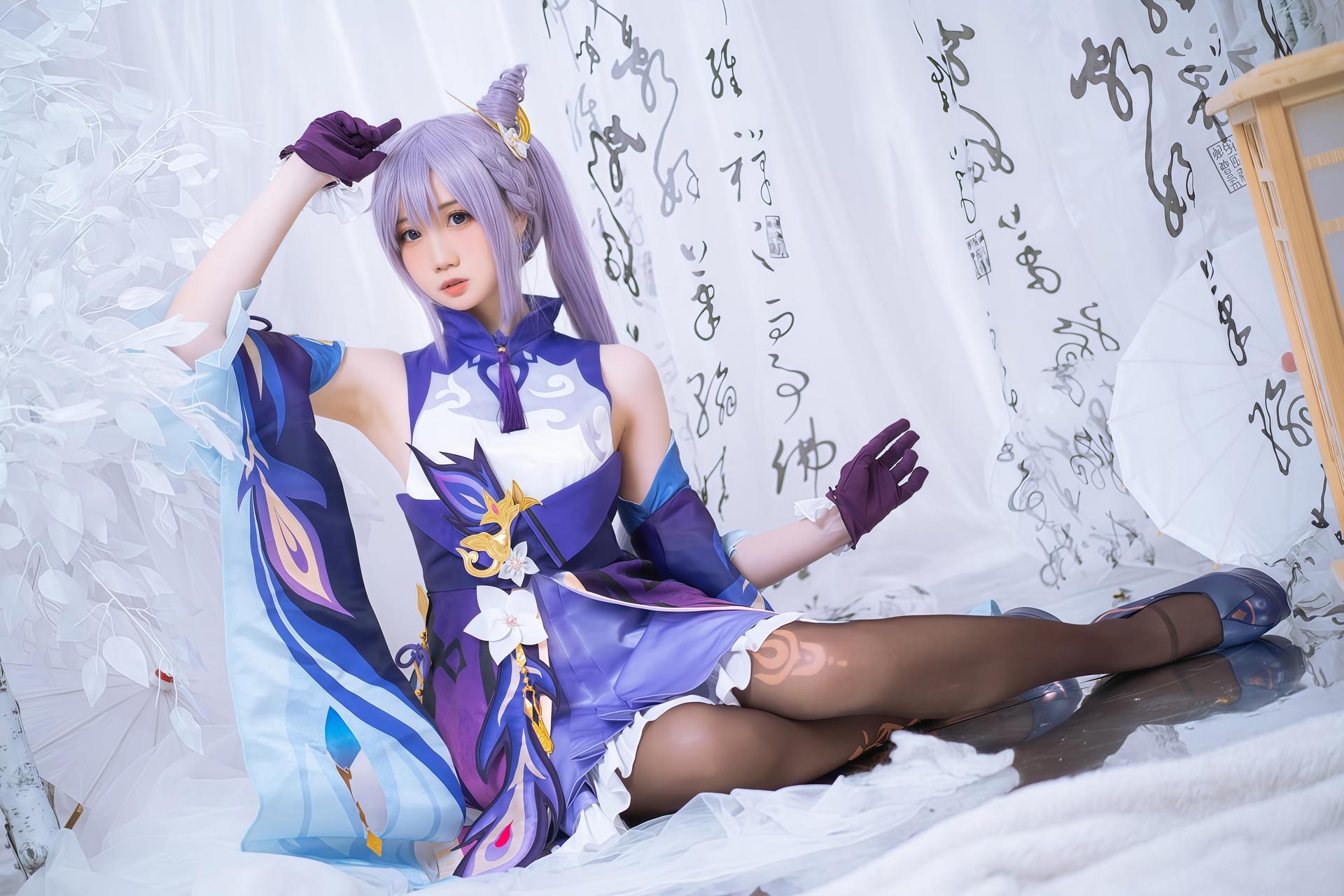 [cosplay] 焖焖碳 - 刻晴：刻晴角色还原美腿大尺度 18P