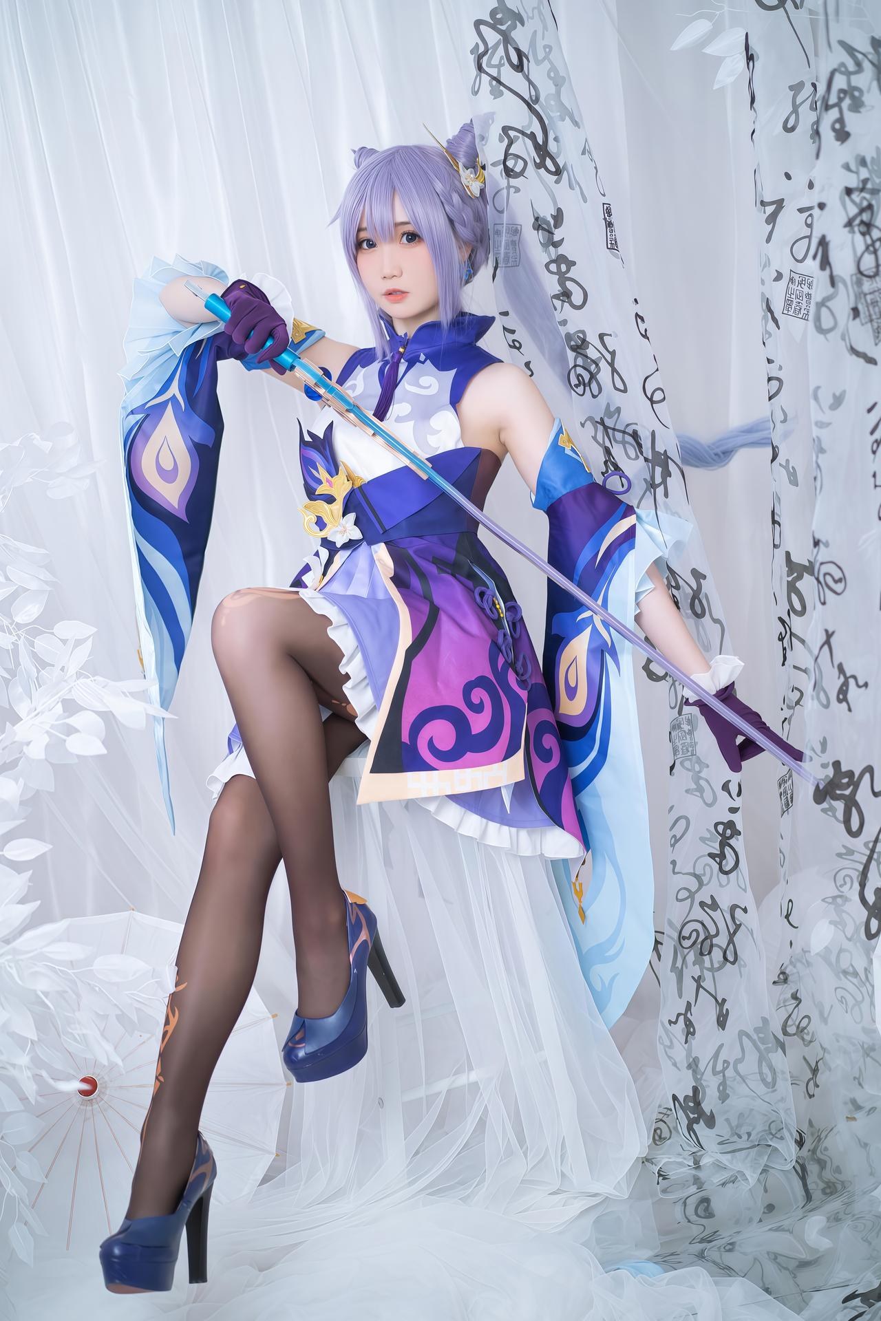 [cosplay] 焖焖碳 - 刻晴：刻晴角色还原美腿大尺度 18P