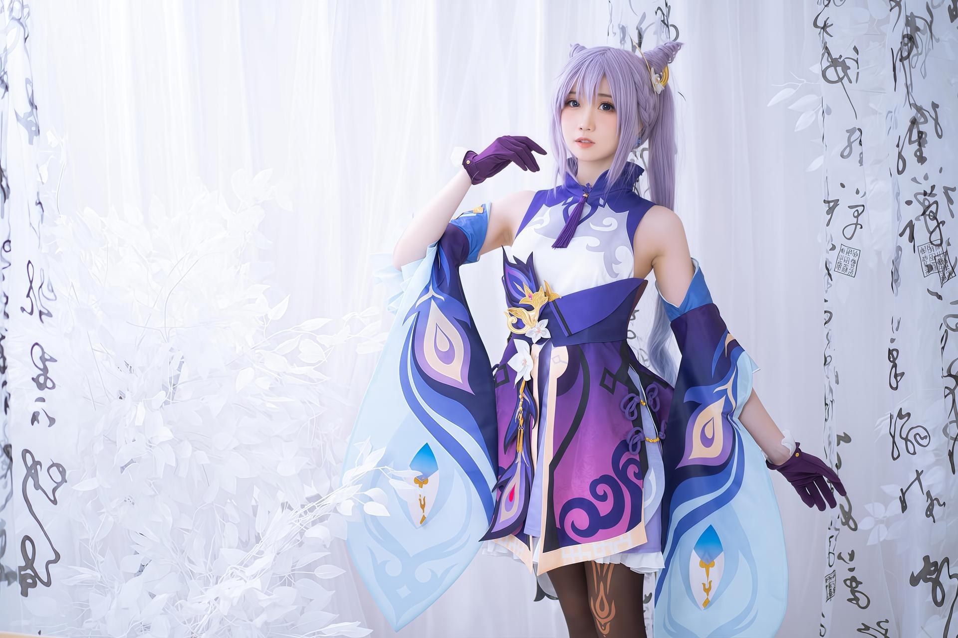 [cosplay] 焖焖碳 - 刻晴：刻晴角色还原美腿大尺度 18P