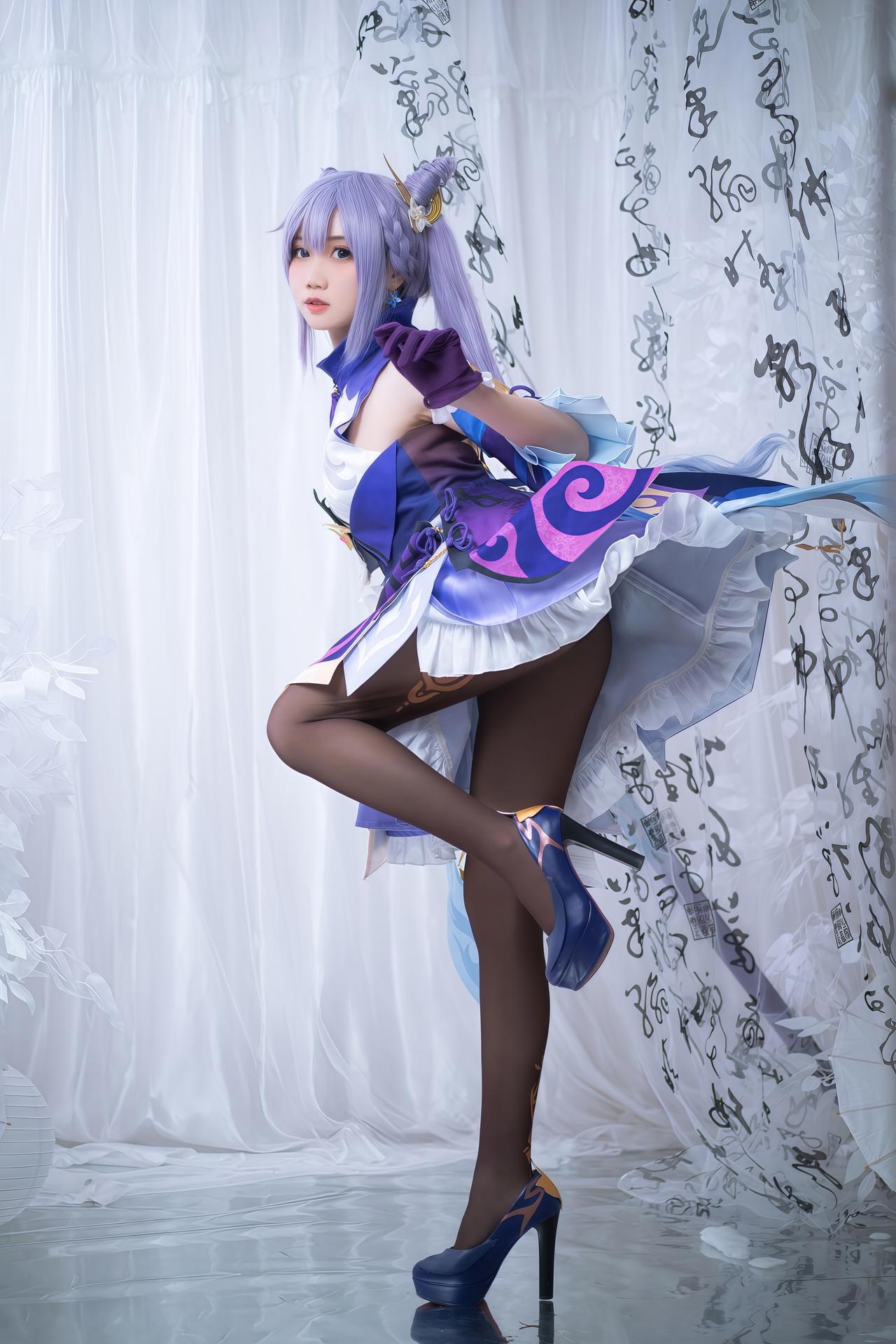 [cosplay] 焖焖碳 - 刻晴：刻晴角色还原美腿大尺度 18P