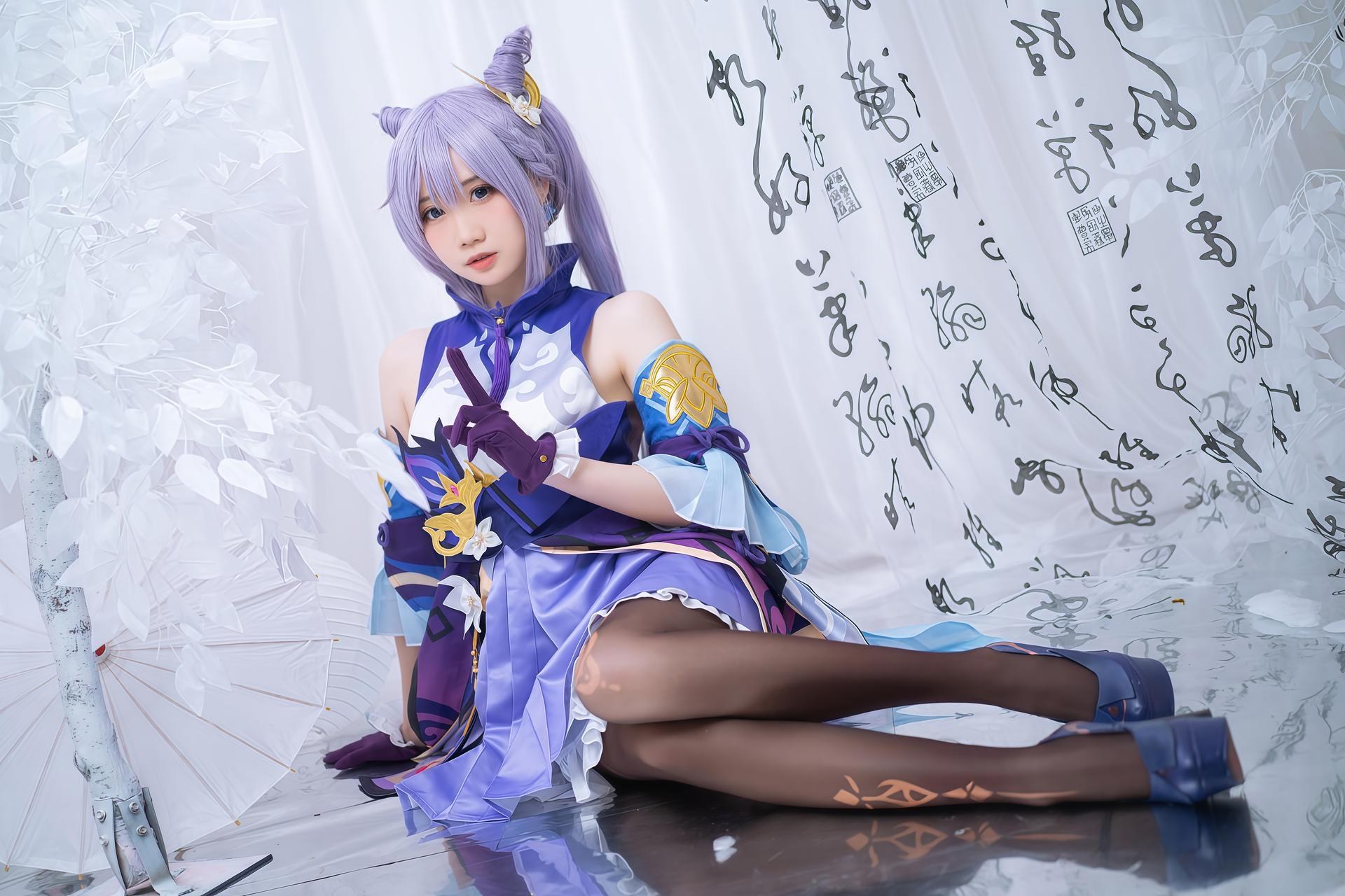 [cosplay] 焖焖碳 - 刻晴：刻晴角色还原美腿大尺度 18P