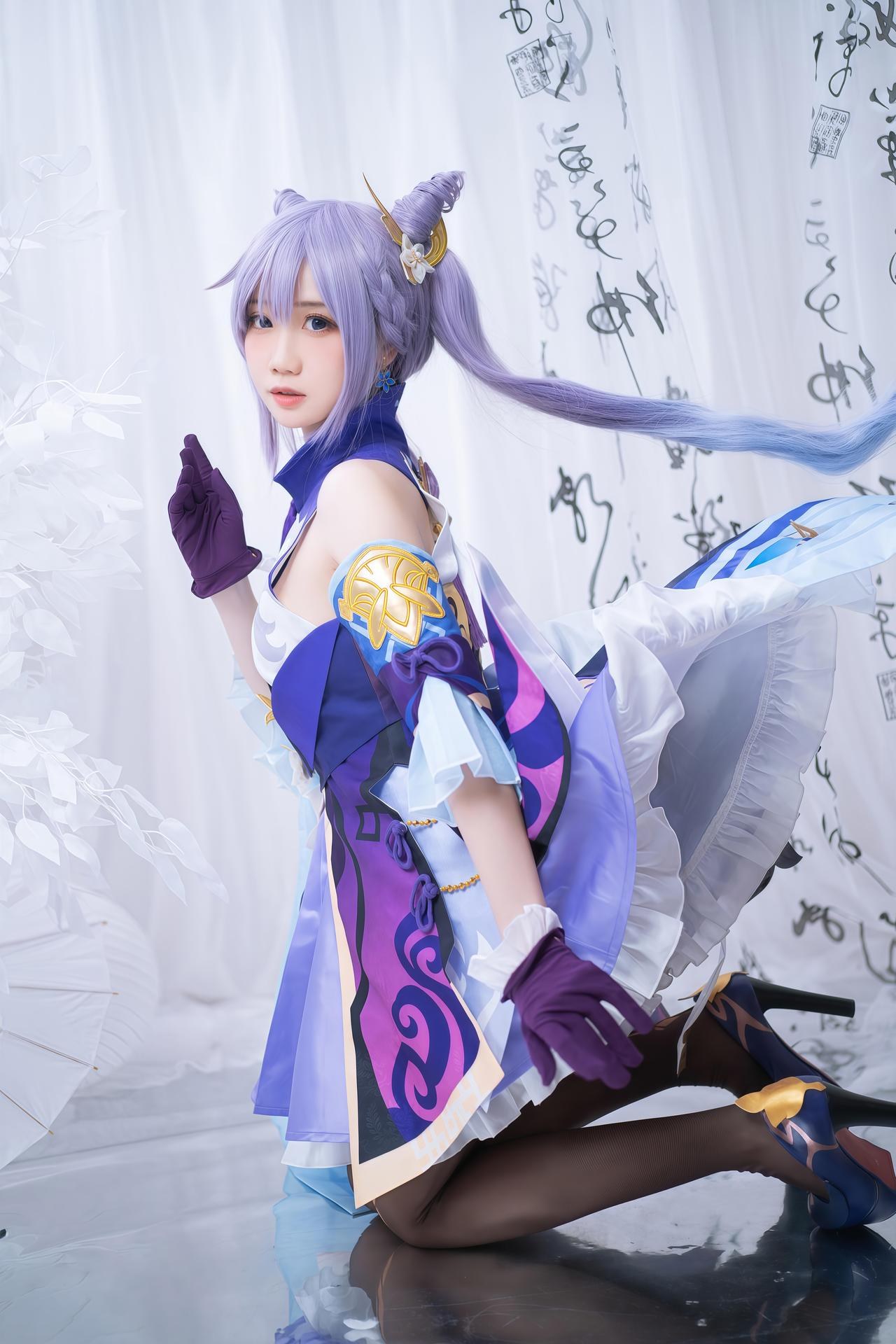 [cosplay] 焖焖碳 - 刻晴：刻晴角色还原美腿大尺度 18P