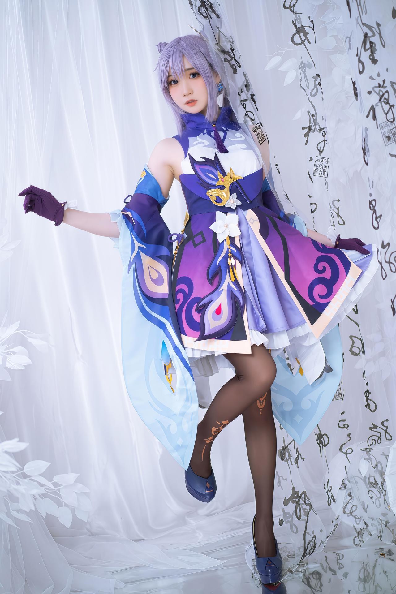 [cosplay] 焖焖碳 - 刻晴：刻晴角色还原美腿大尺度 18P