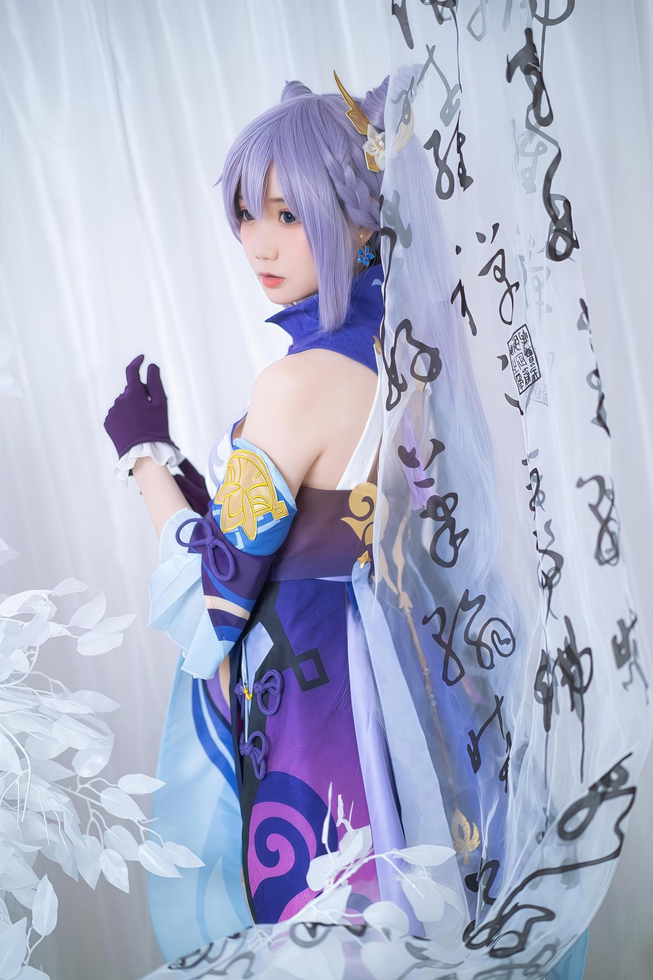 [cosplay] 焖焖碳 - 刻晴：刻晴角色还原美腿大尺度 18P