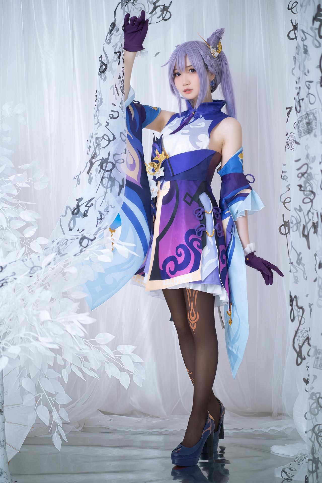 [cosplay] 焖焖碳 - 刻晴：刻晴角色还原美腿大尺度 18P