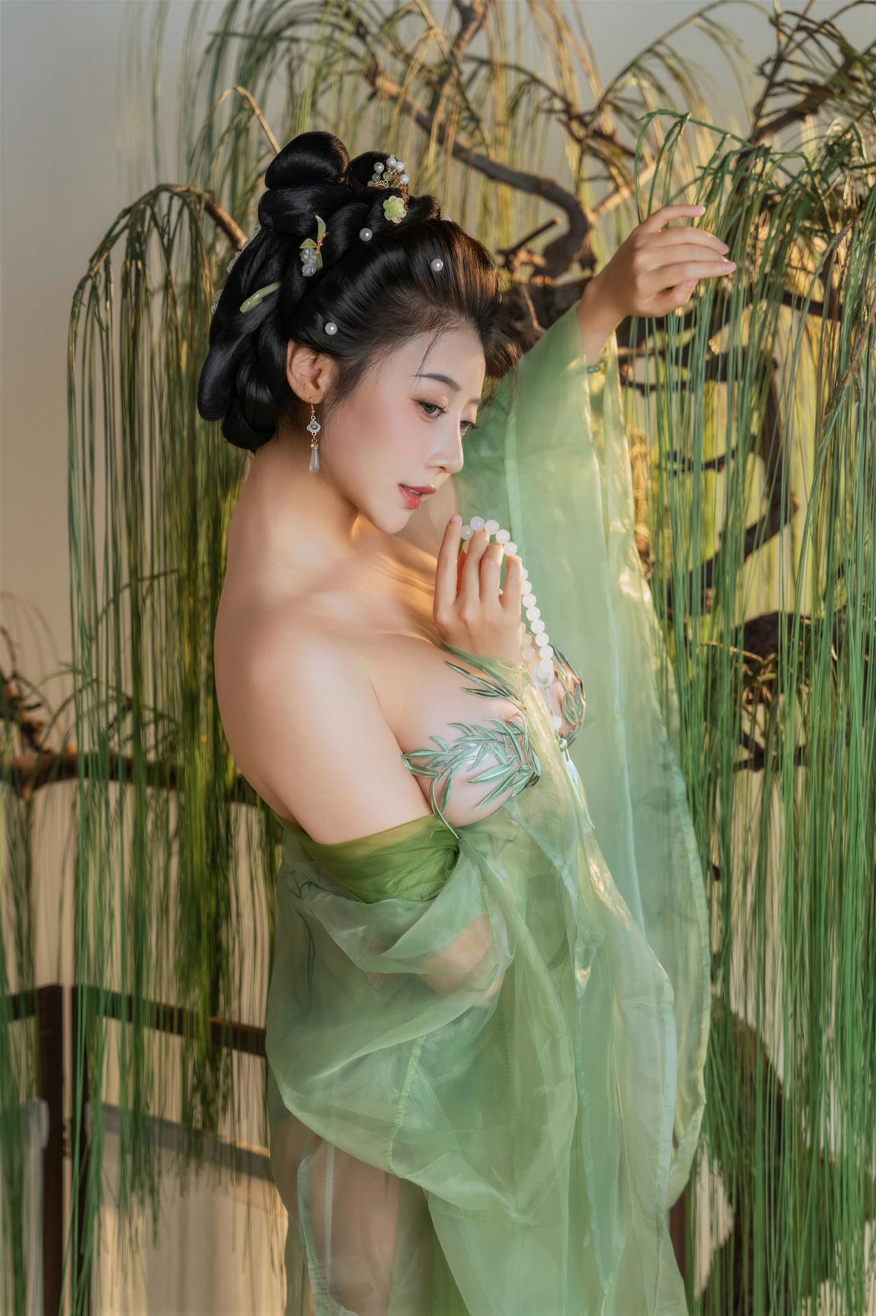 [cosplay] 奈汐酱nice - 拾翠角色还原美腿大尺度 90P1V