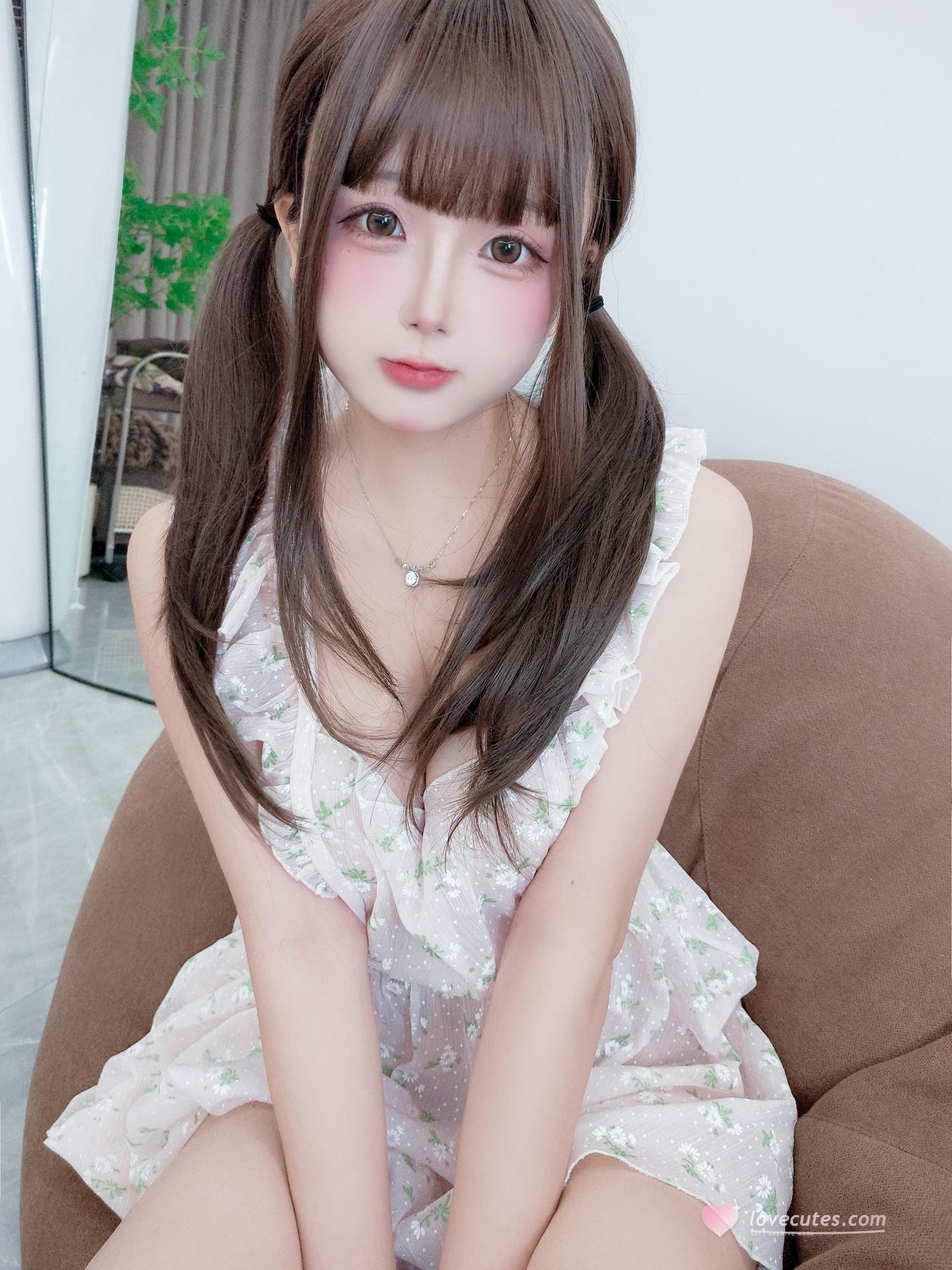 [cosplay] 日奈娇 - 小圍裙角色還原美腿大尺度 25P1V