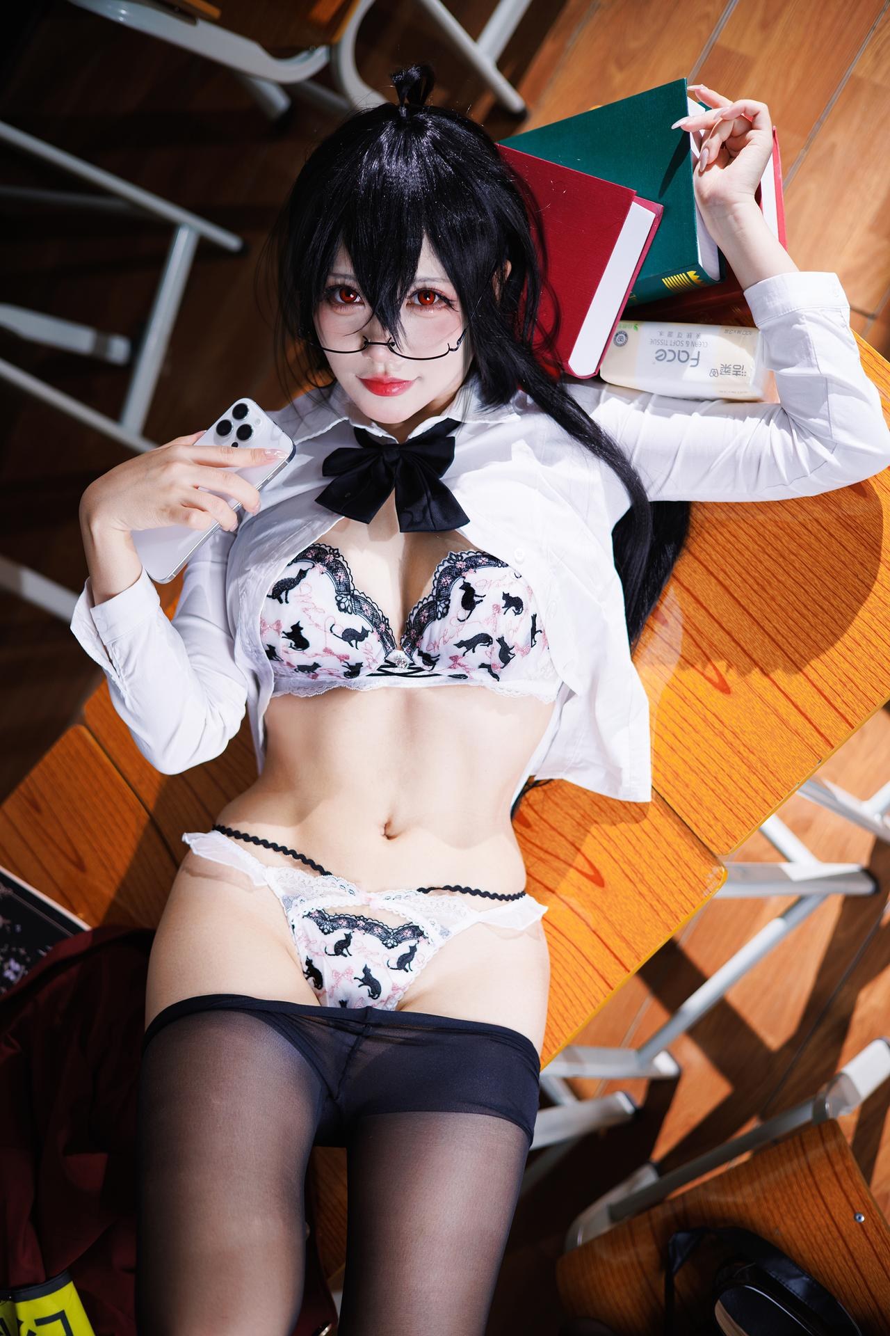 [cosplay] 是一只熊仔吗 - 大凤：大凤JK角色還原美腿大尺度 50P