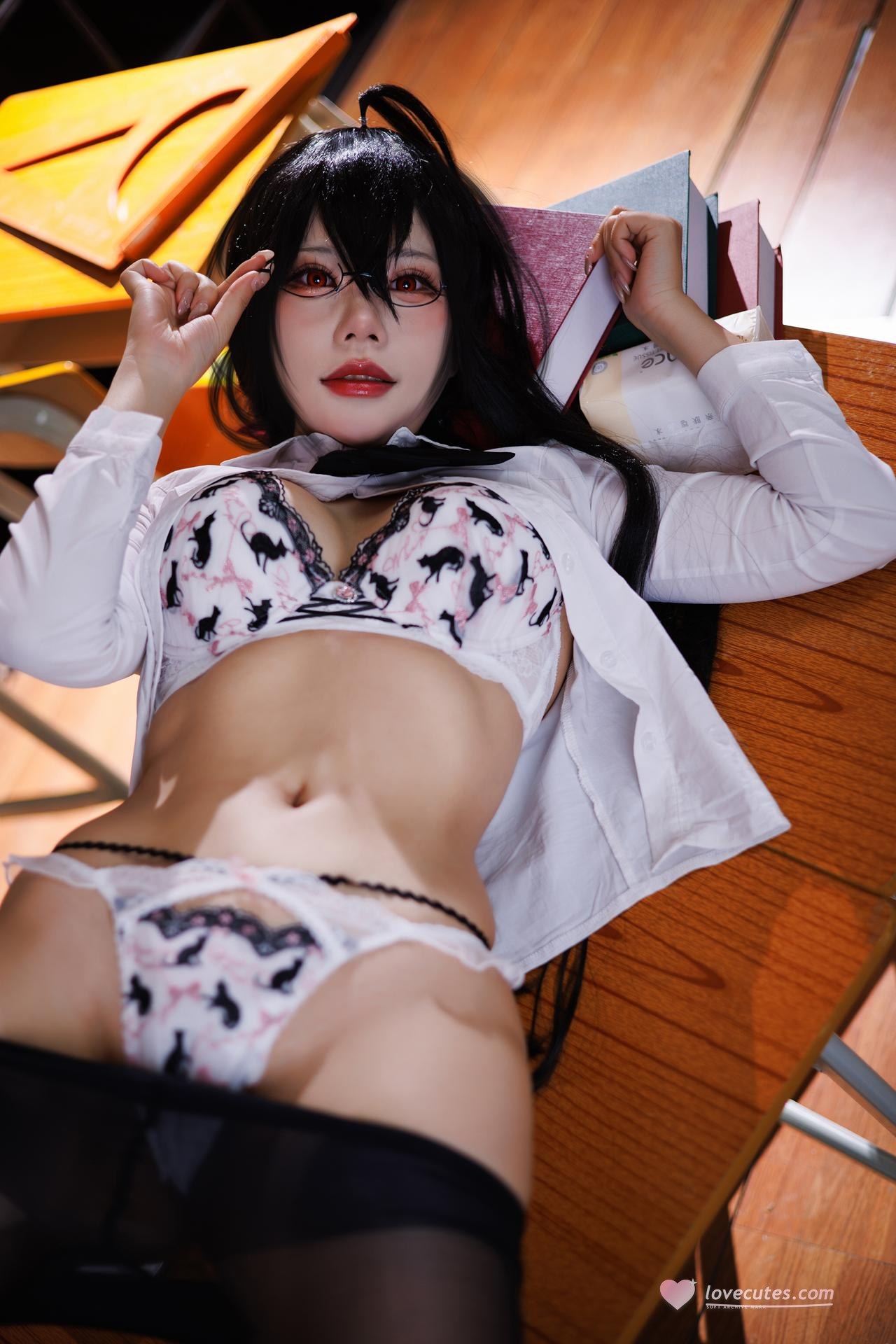 [cosplay] 是一只熊仔吗 - 大凤：大凤JK角色還原美腿大尺度 50P