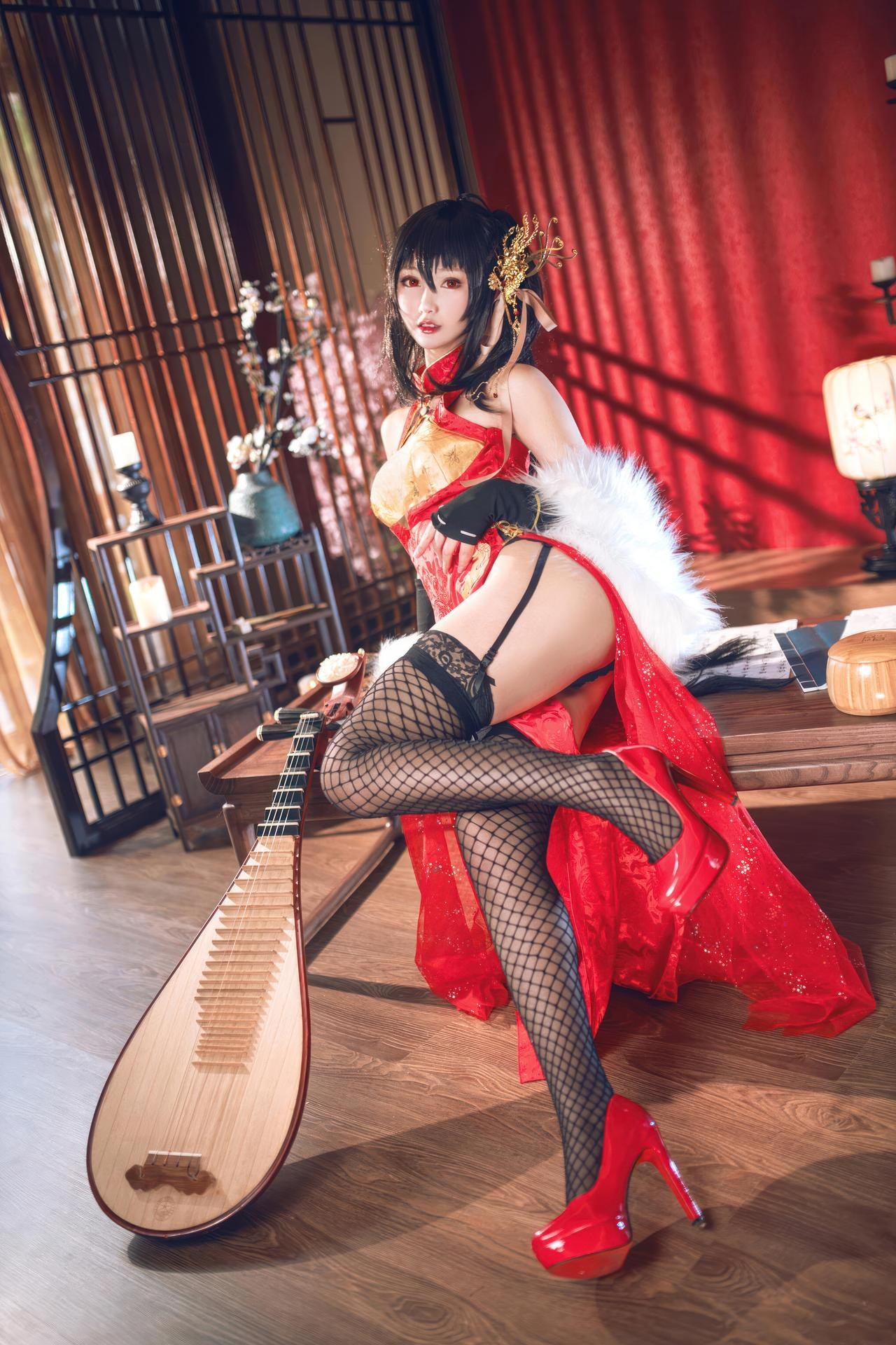 [Cosplay] Hanyu Sanwei - Taihou sườn xám đỏ dáng đẹp 21P