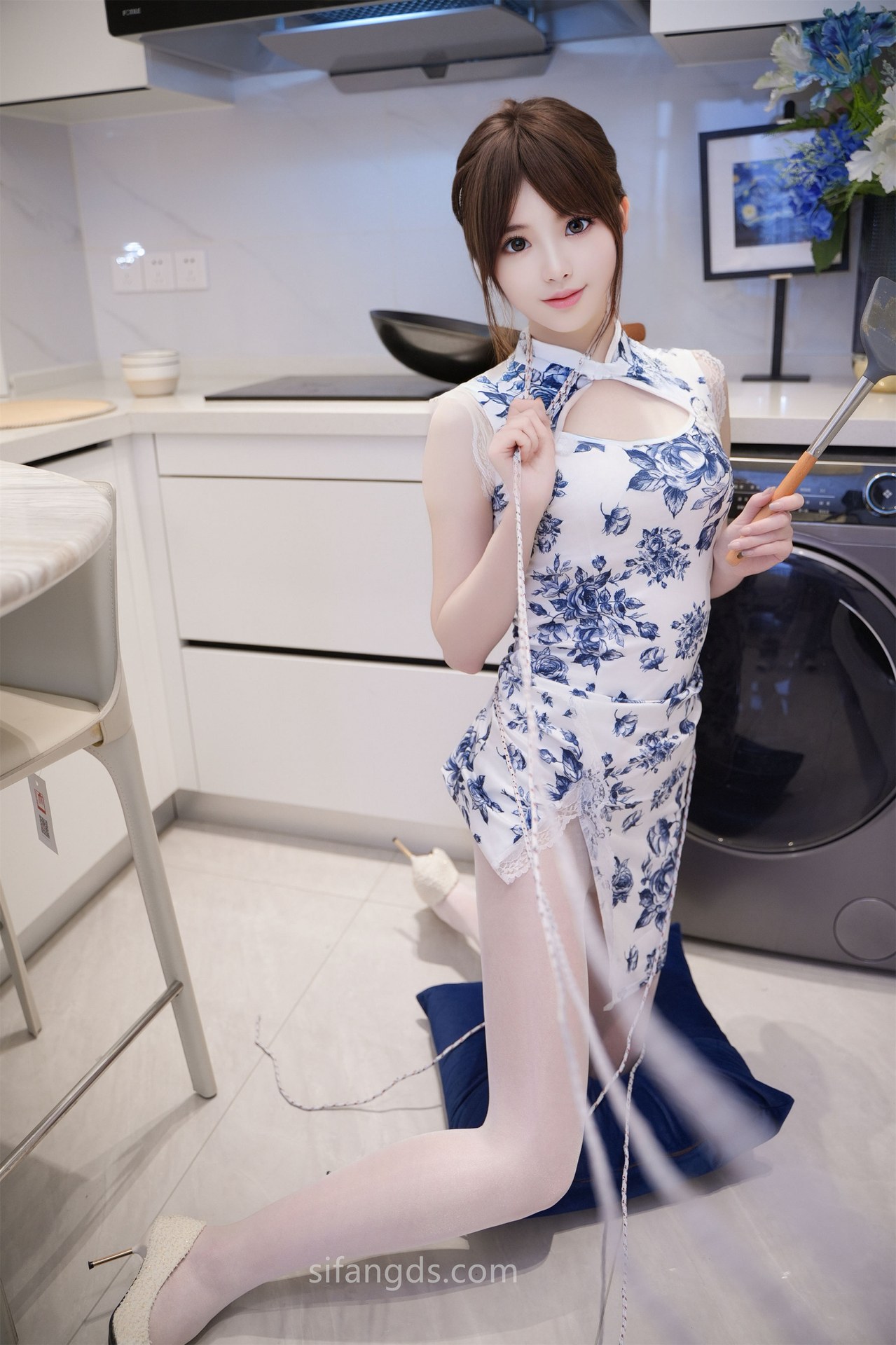 [Model] Meng Ling Er - Xiuren qipao white stockings 114P5G1V