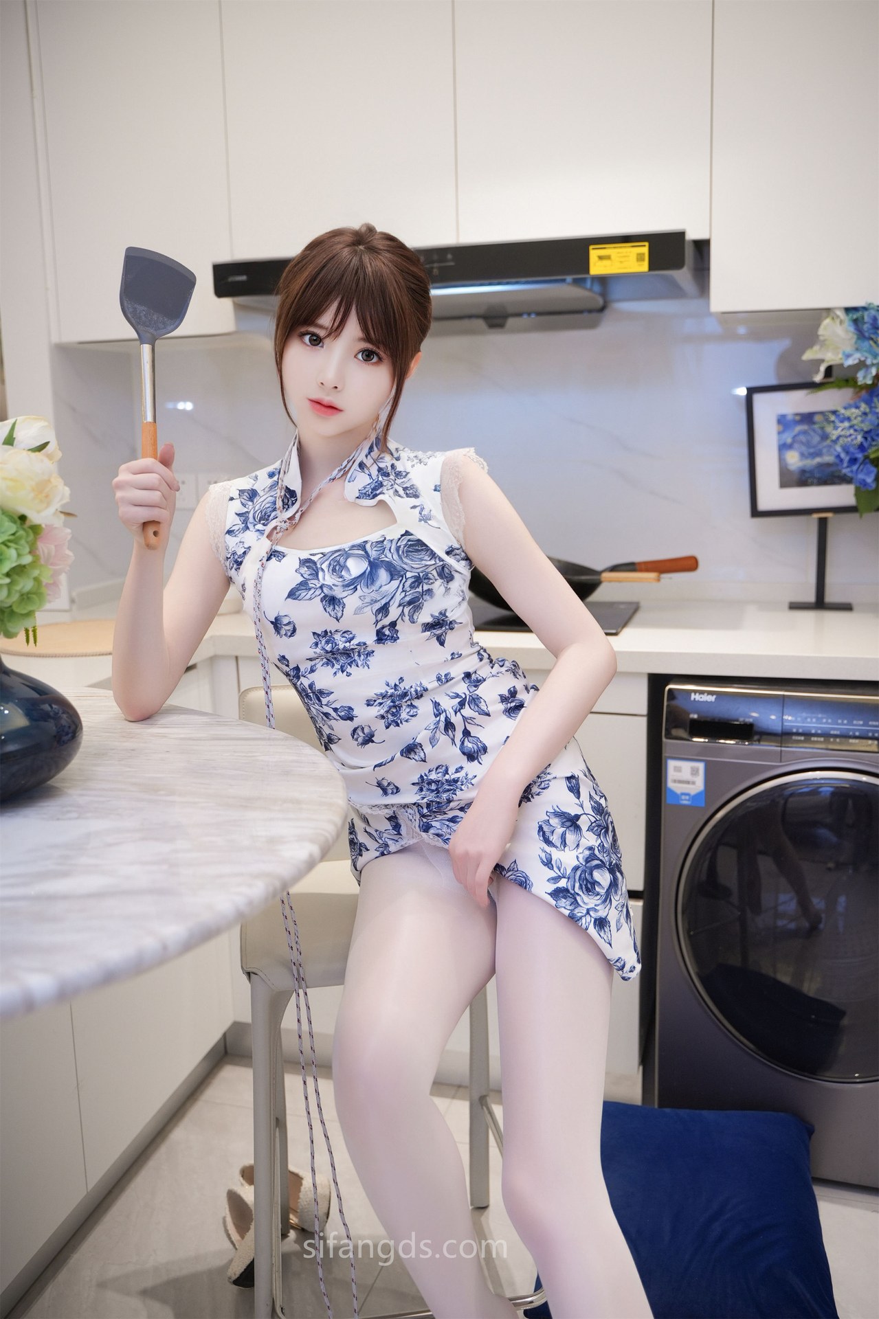 [模特] 梦灵儿 - R18 秀人网模特 旗袍配白絲：美腿 114P5G1V