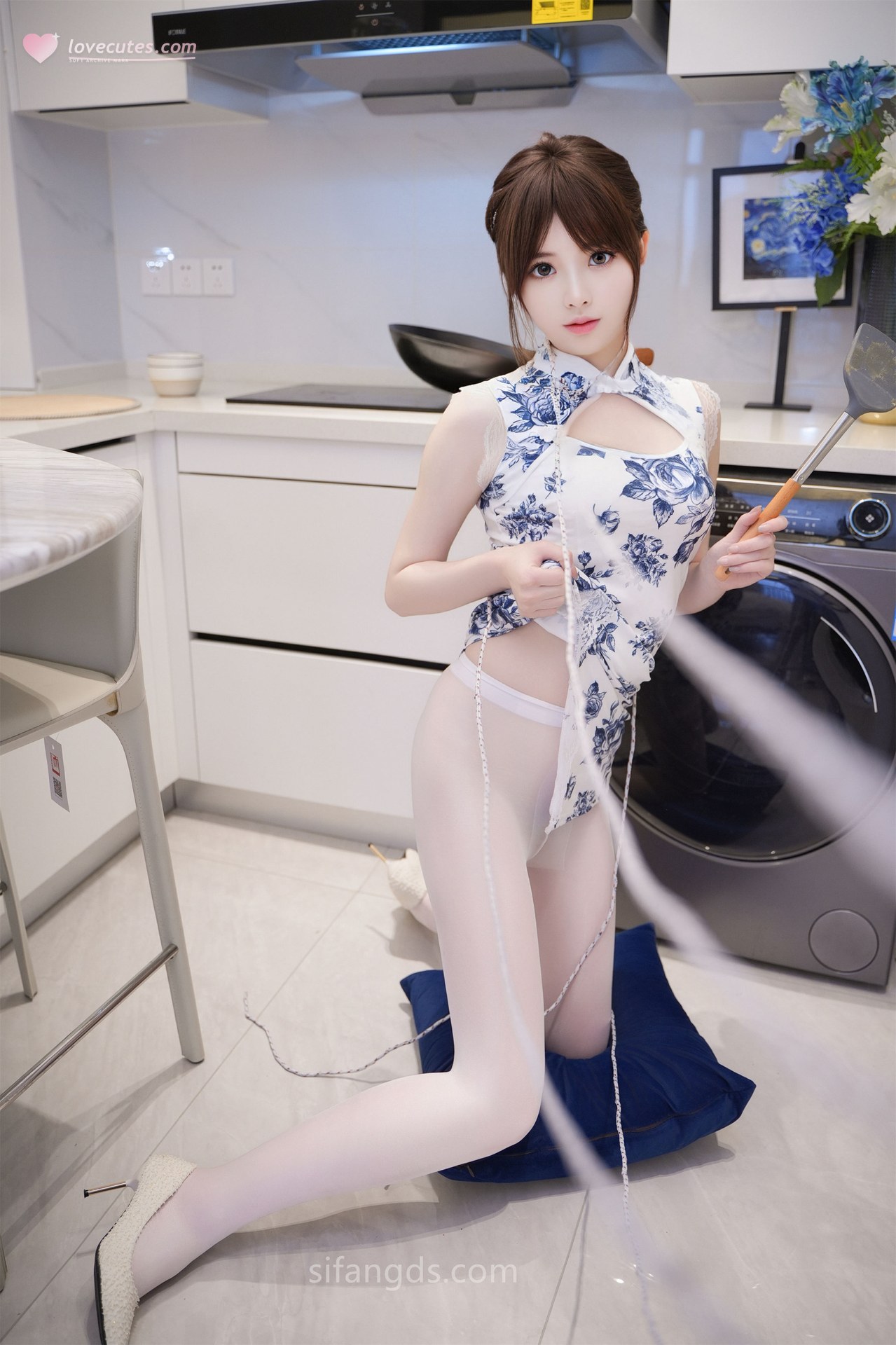 [模特] 梦灵儿 - R18 秀人网模特 旗袍配白絲：美腿 114P5G1V