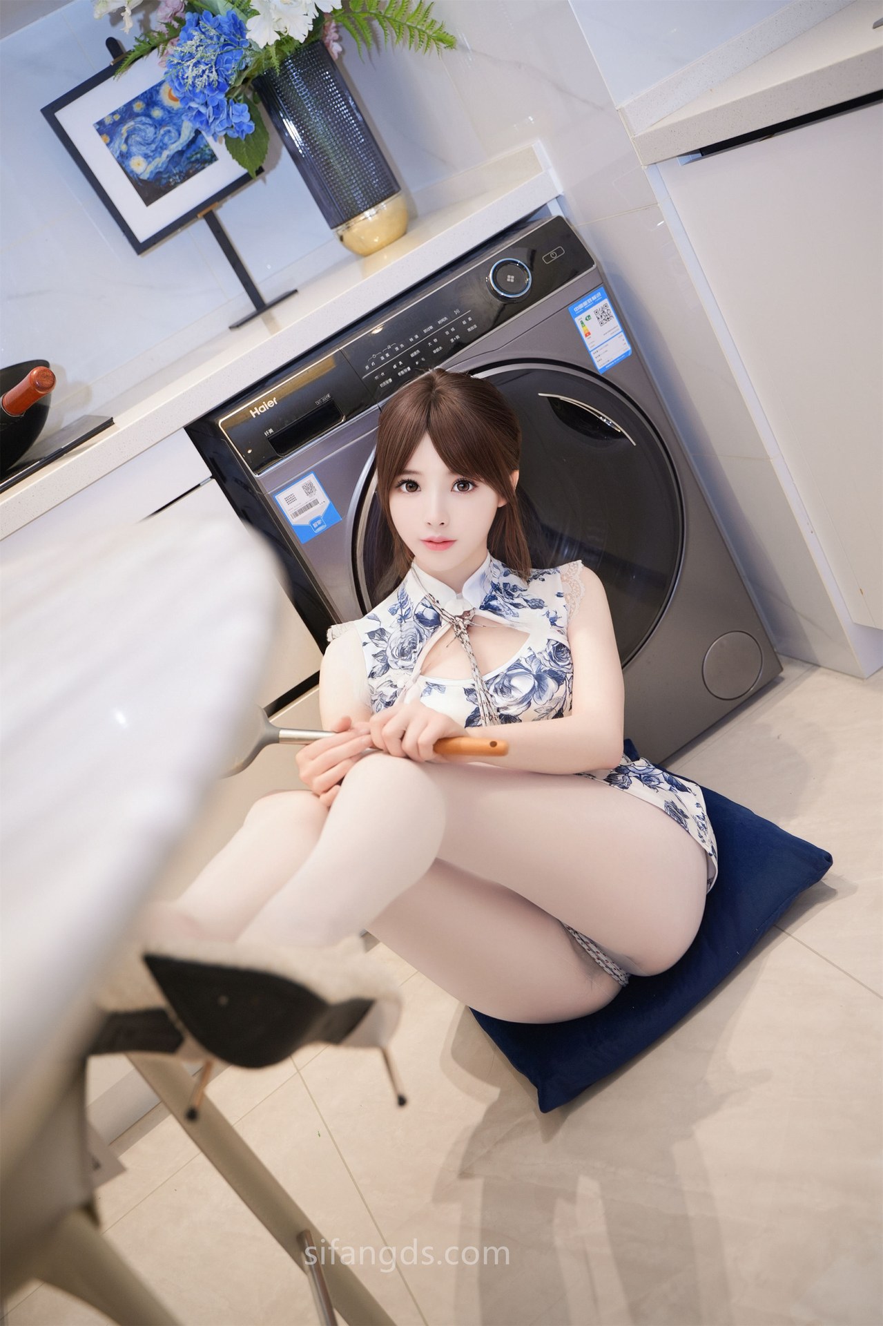 [模特] 梦灵儿 - R18 秀人网模特 旗袍配白絲：美腿 114P5G1V