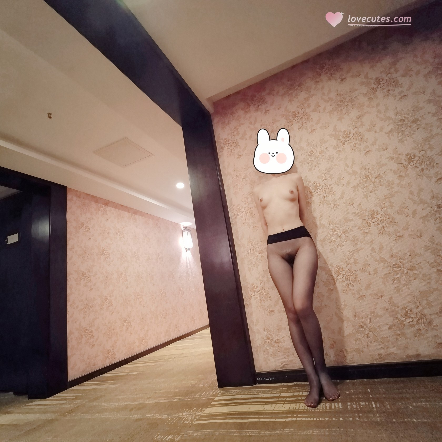[私房] MadX Cin - 戶外露出私拍：白虎全裸露點翹臀美腿 177P6V