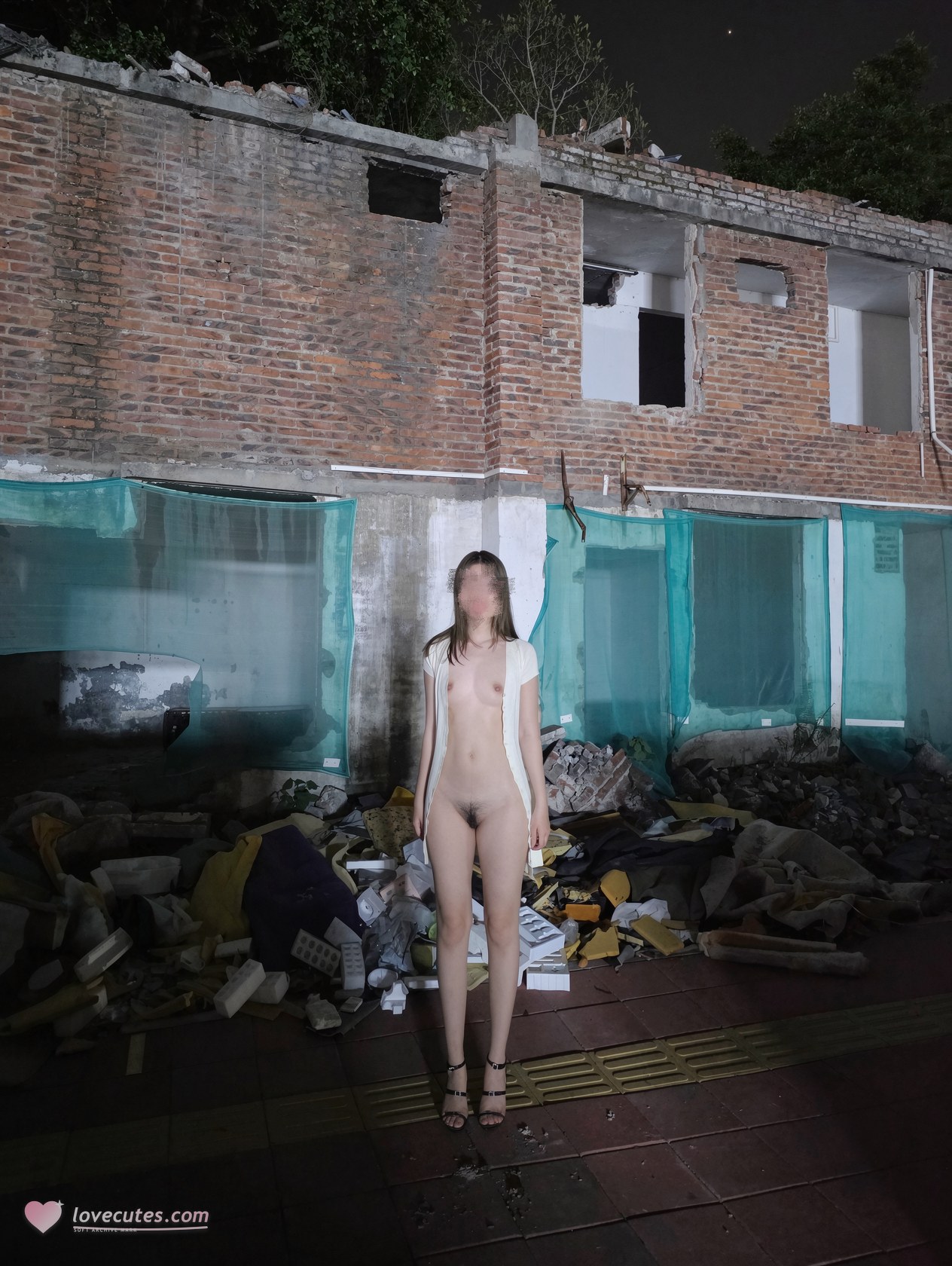 [写真] Tatatheslut - 长腿福利姬户外露出福利：写真美腿大尺度 124P16V