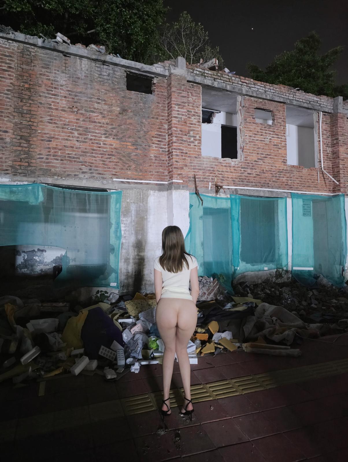 [写真] Tatatheslut - 长腿福利姬户外露出福利：写真美腿大尺度 124P16V