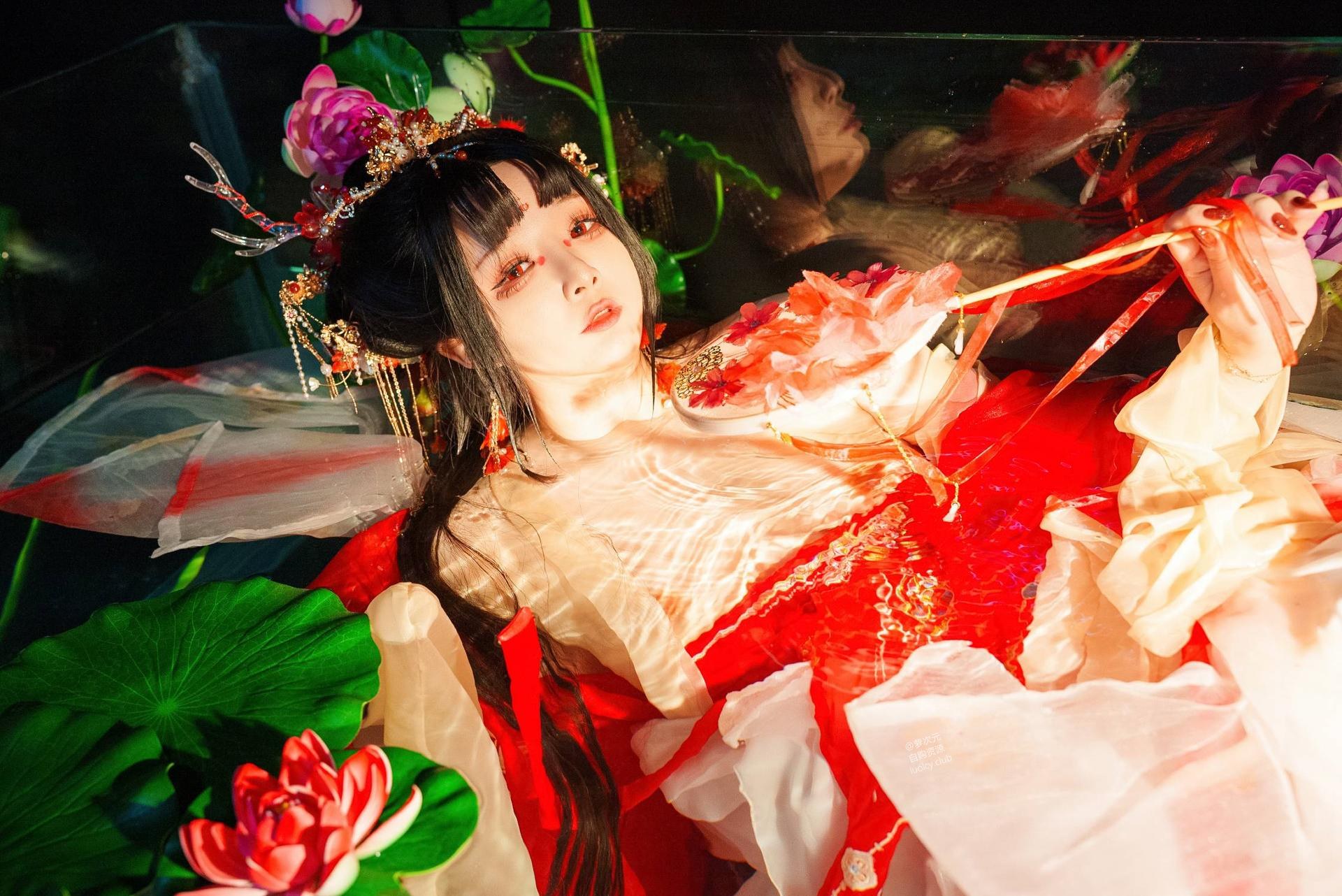 [cosplay] 落落Raku - 赤龍姬：角色還原美腿大尺度 59P1V