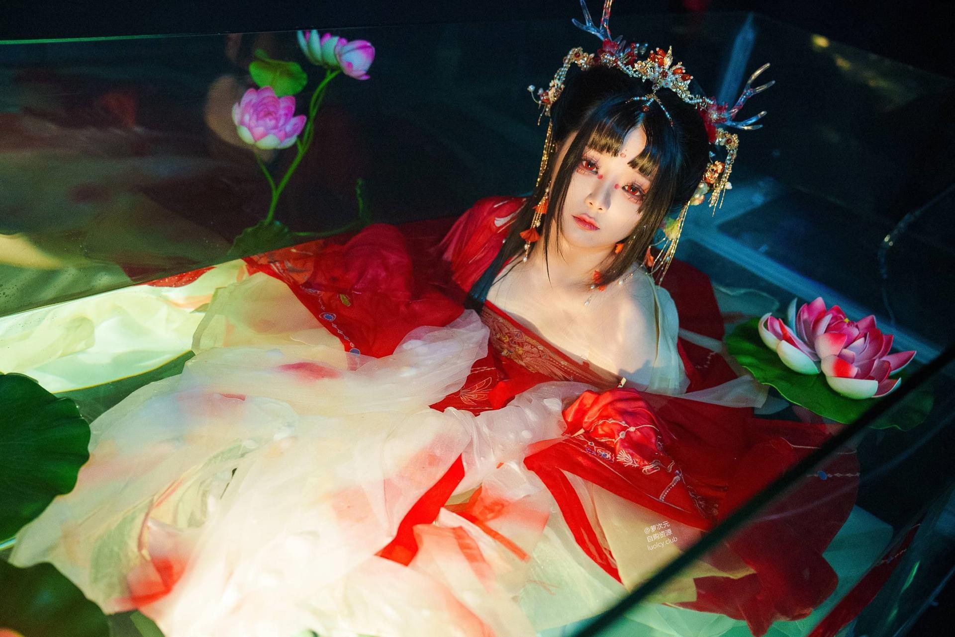 [cosplay] 落落Raku - 赤龍姬：角色還原美腿大尺度 59P1V