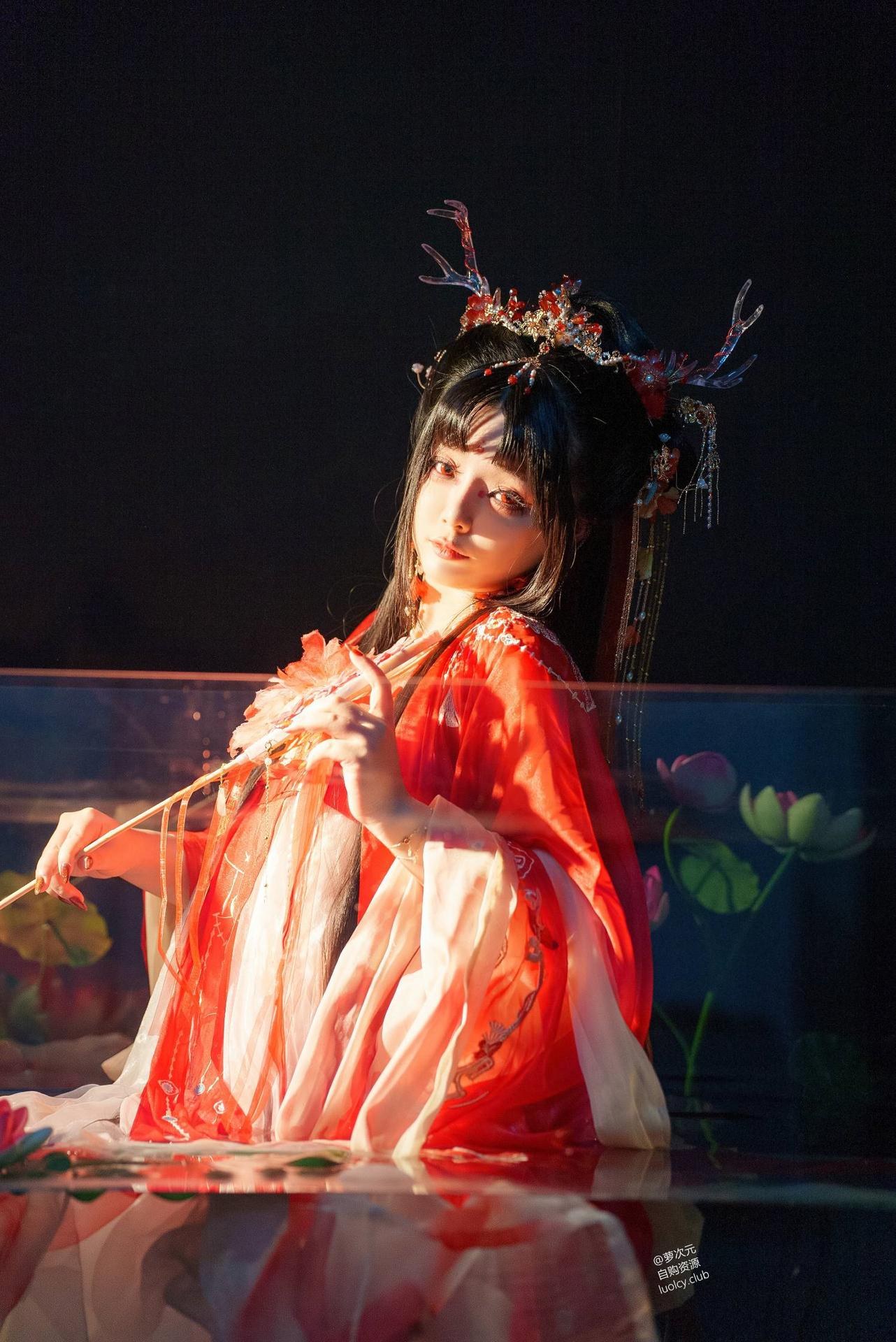 [cosplay] 落落Raku - 赤龍姬：角色還原美腿大尺度 59P1V