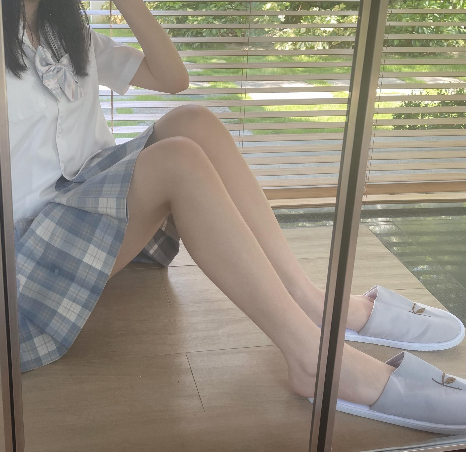 [Private] Wowring - white stockings maid shoot with black stockings and Xmas lingerie 135P4V