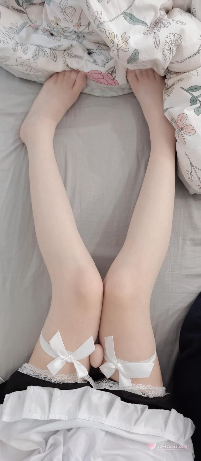 [私房] Wowring - 白絲女僕私拍：黑絲聖誕內衣白虎露點 135P4V