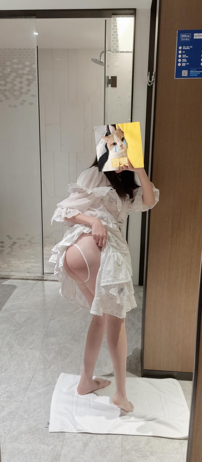[私房] Wowring - 白絲女僕私拍：黑絲聖誕內衣白虎露點 135P4V