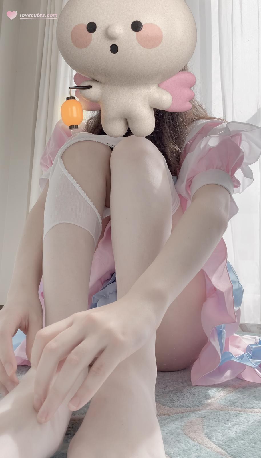 [私房] Wowring - 白絲女僕私拍：黑絲聖誕內衣白虎露點 135P4V