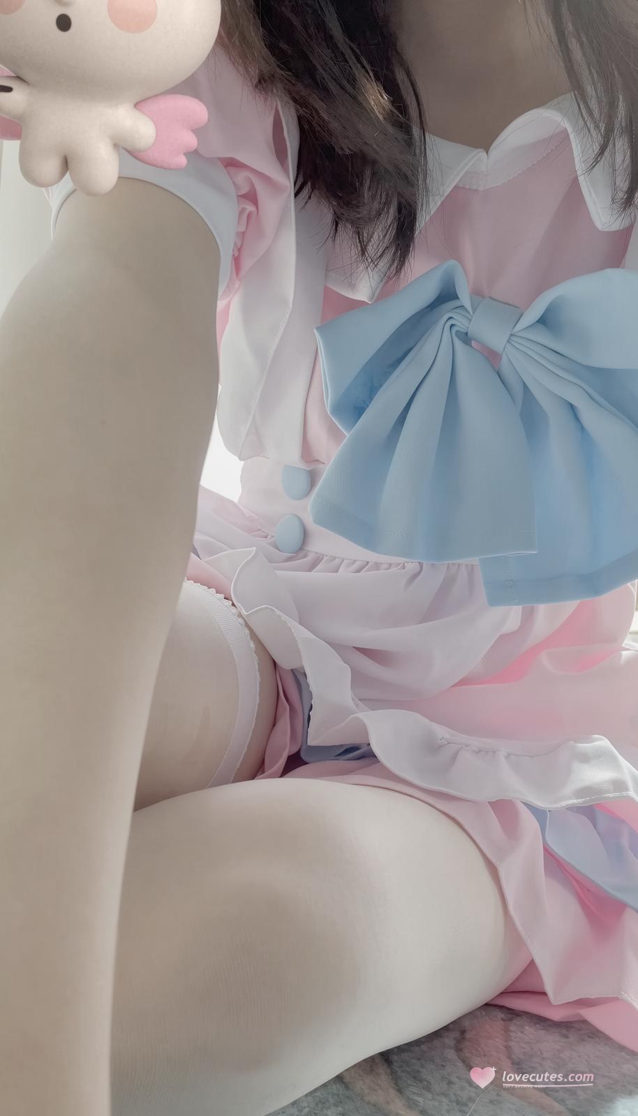 [私房] Wowring - 白絲女僕私拍：黑絲聖誕內衣白虎露點 135P4V