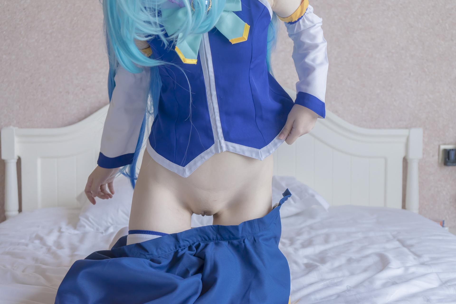 [cosplay] 少女映畫 - 阿庫婭：翹臀大尺度露點角色還原 80P