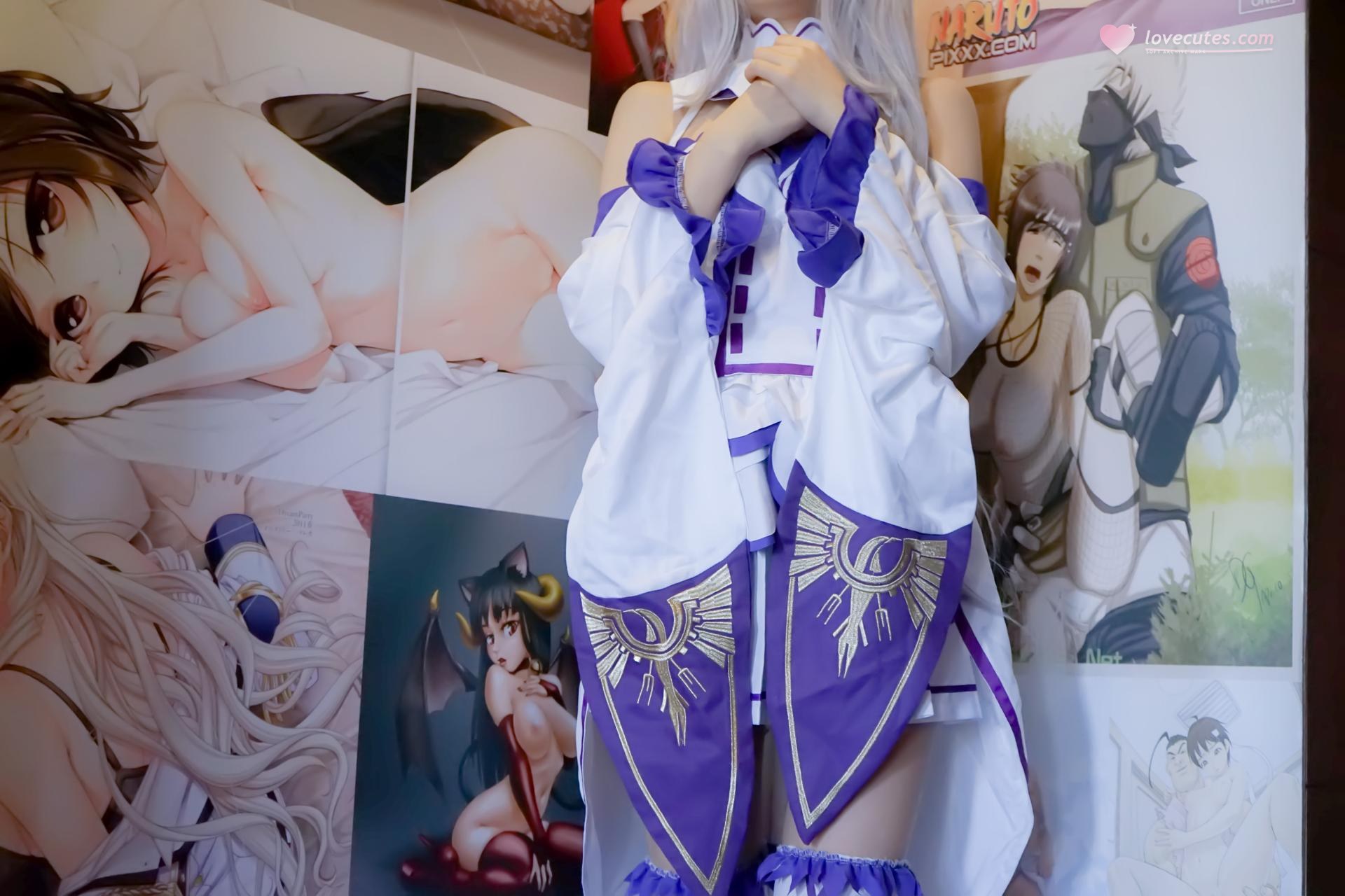 [cosplay] 少女映畫 - 艾米莉亞：翹臀蕾絲內衣白絲大尺度角色還原 97P