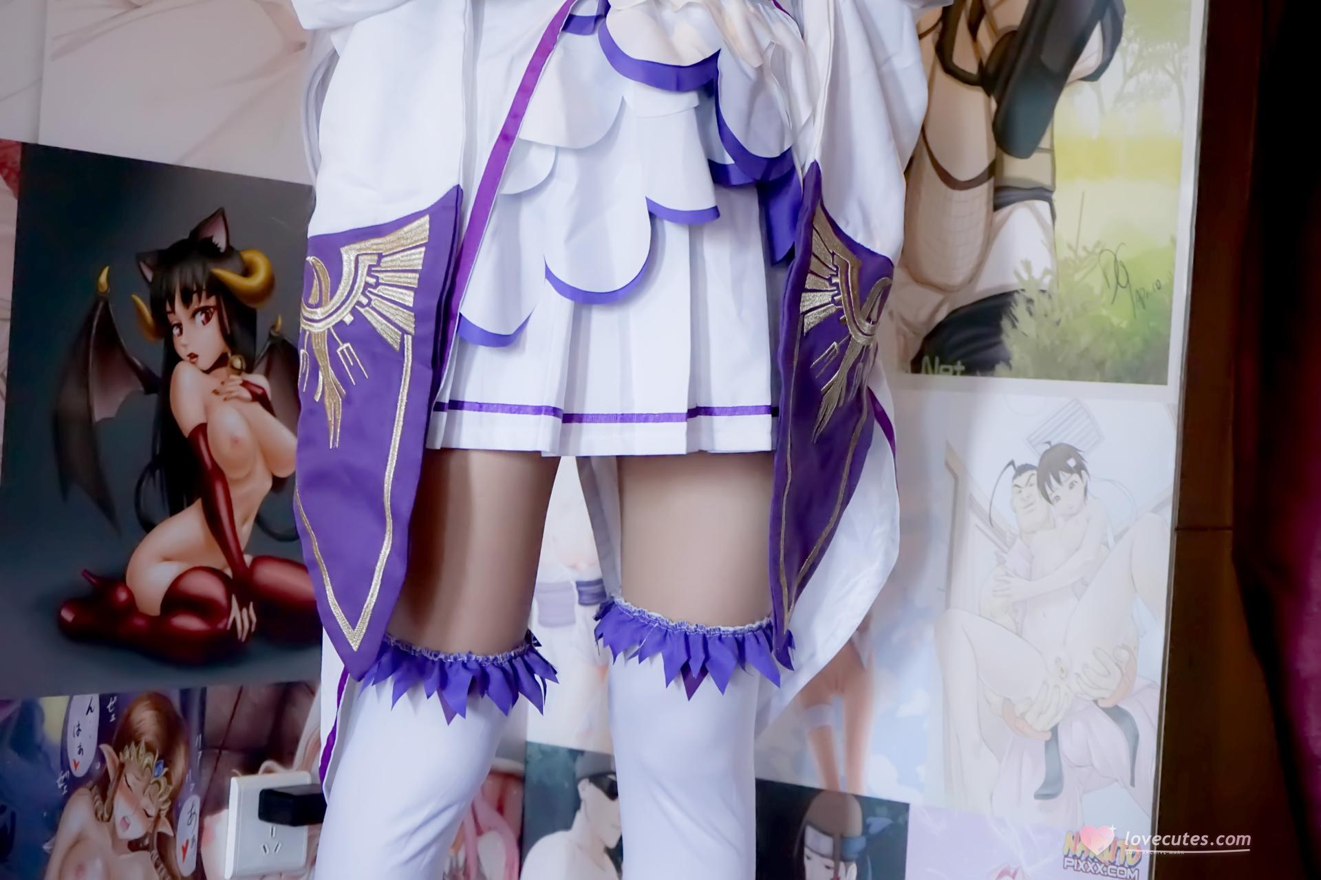 [cosplay] 少女映畫 - 艾米莉亞：翹臀蕾絲內衣白絲大尺度角色還原 97P