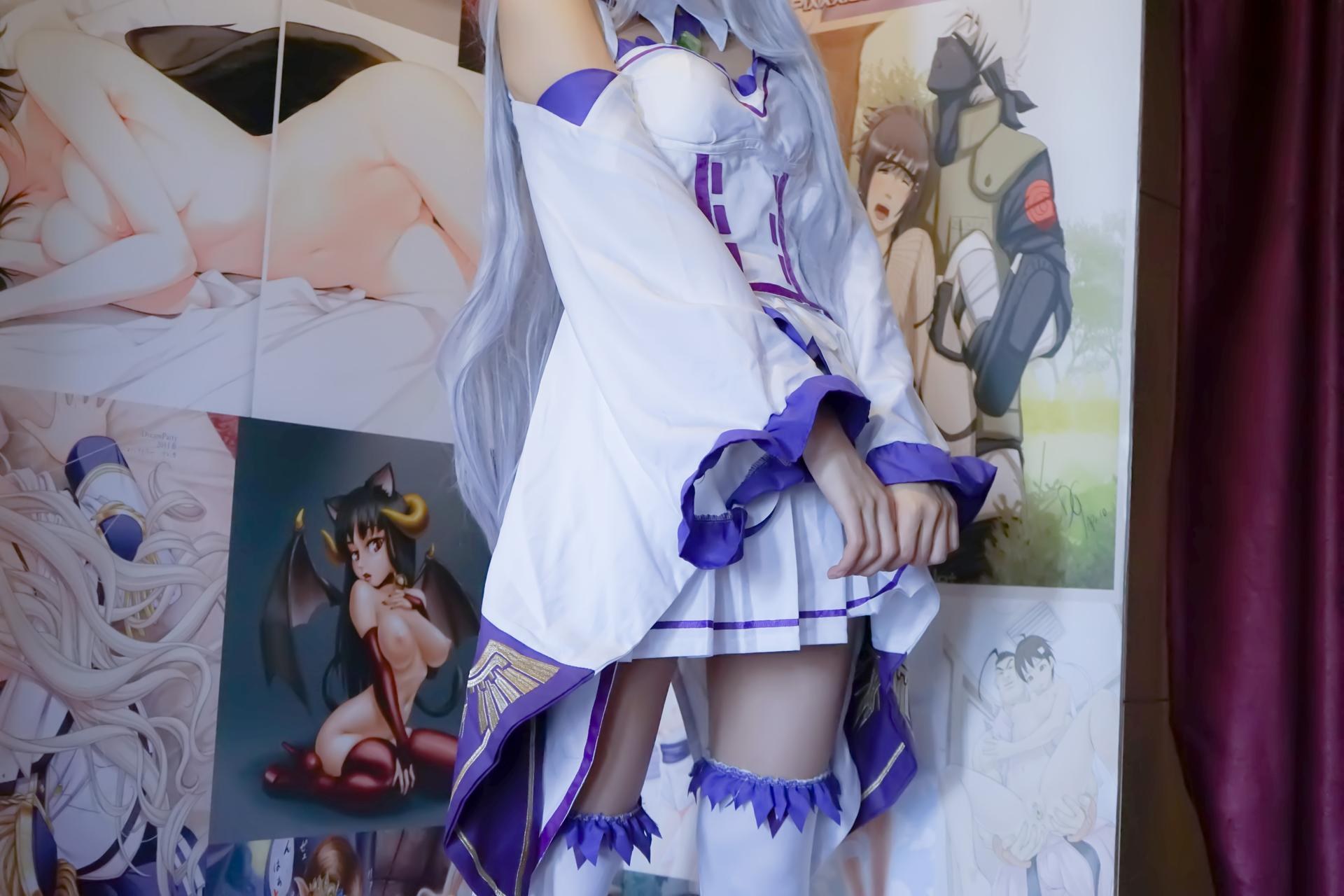 [cosplay] 少女映畫 - 艾米莉亞：翹臀蕾絲內衣白絲大尺度角色還原 97P