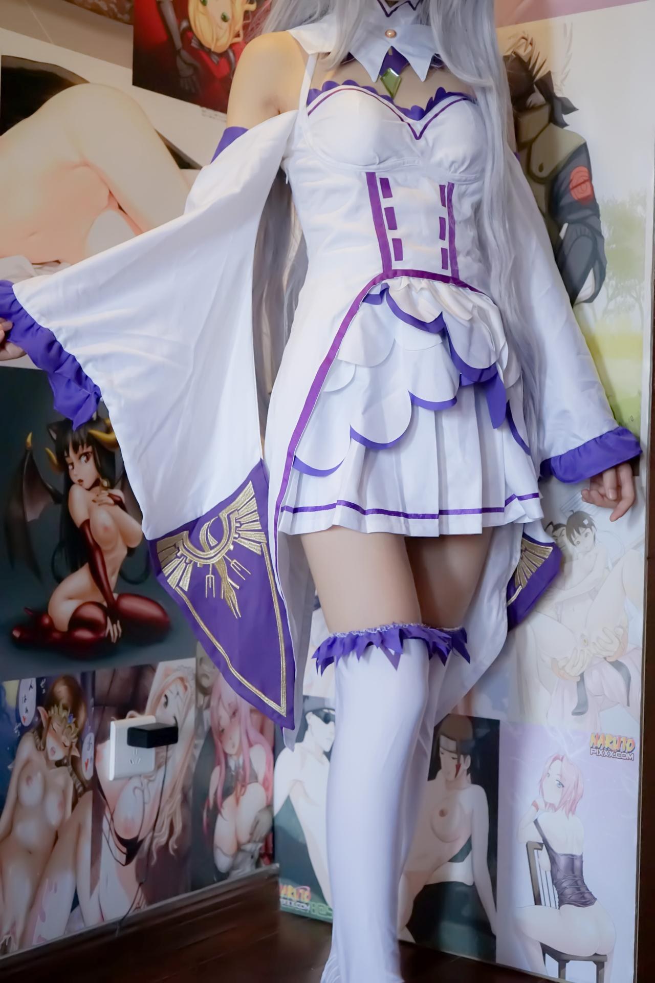 [cosplay] 少女映畫 - 艾米莉亞：翹臀蕾絲內衣白絲大尺度角色還原 97P