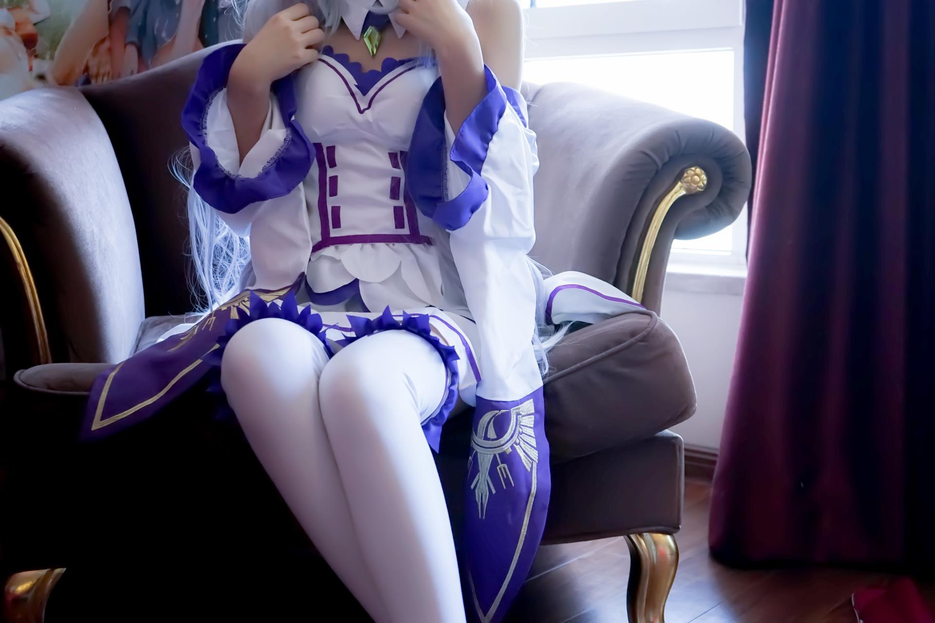 [Cosplay] Shaonv Yinghua - Emilia: phong cách ảnh người lớn chi tiết hở ngực vòng ba nổi bật bộ ảnh 97P