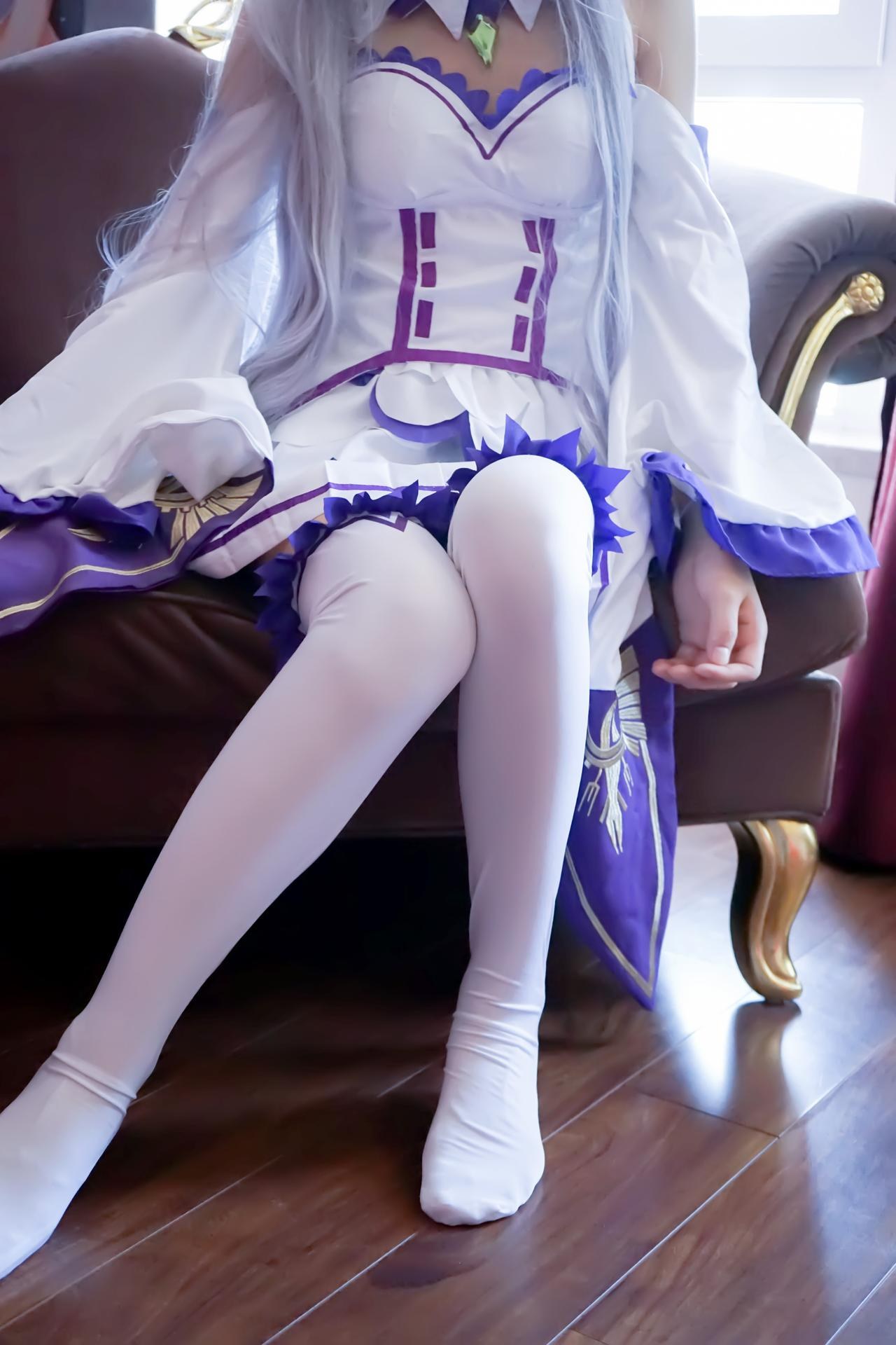 [Cosplay] Shaonv Yinghua - Emilia: phong cách ảnh người lớn chi tiết hở ngực vòng ba nổi bật bộ ảnh 97P