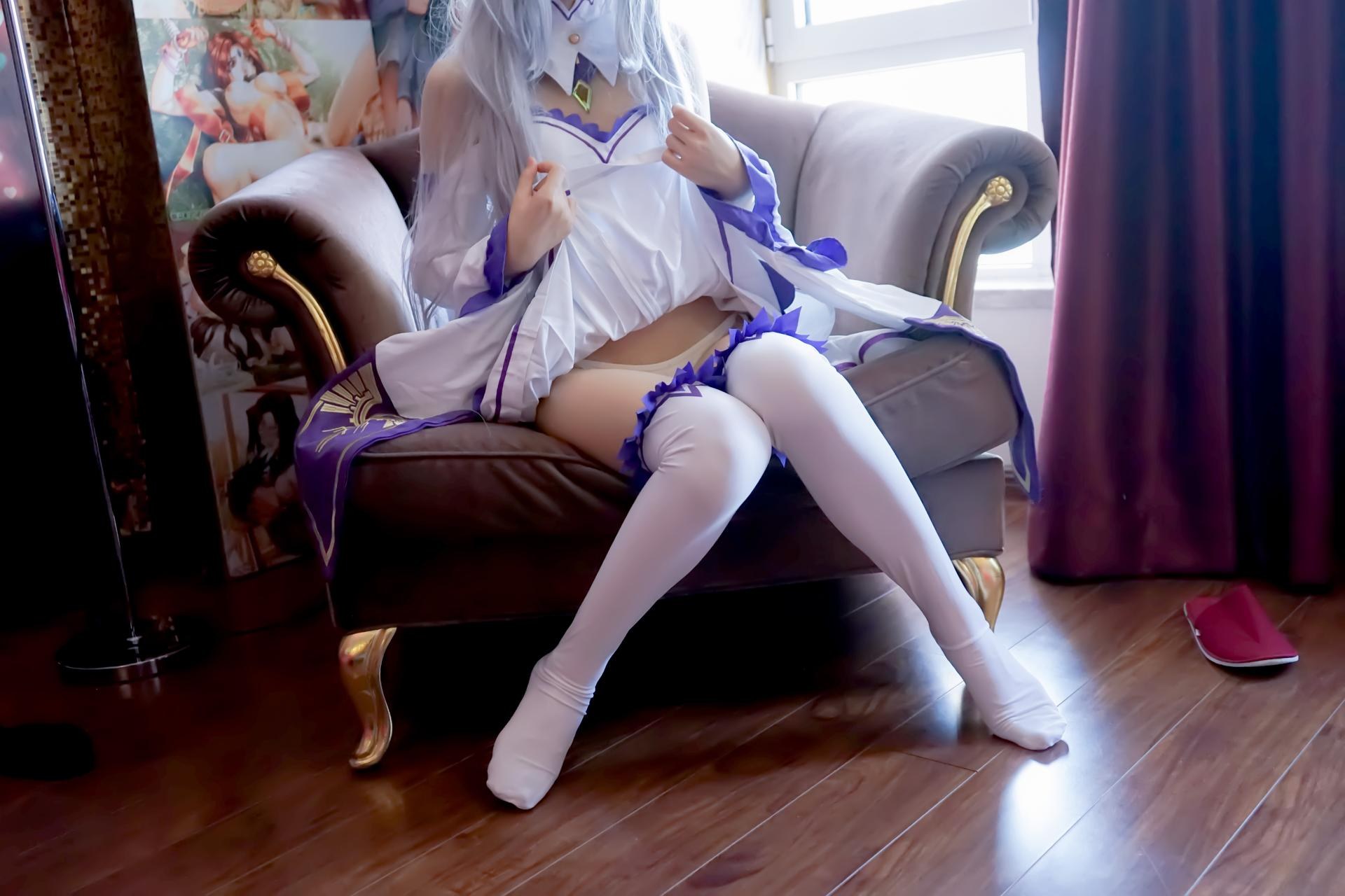[Cosplay] Shaonv Yinghua - Emilia: phong cách ảnh người lớn chi tiết hở ngực vòng ba nổi bật bộ ảnh 97P