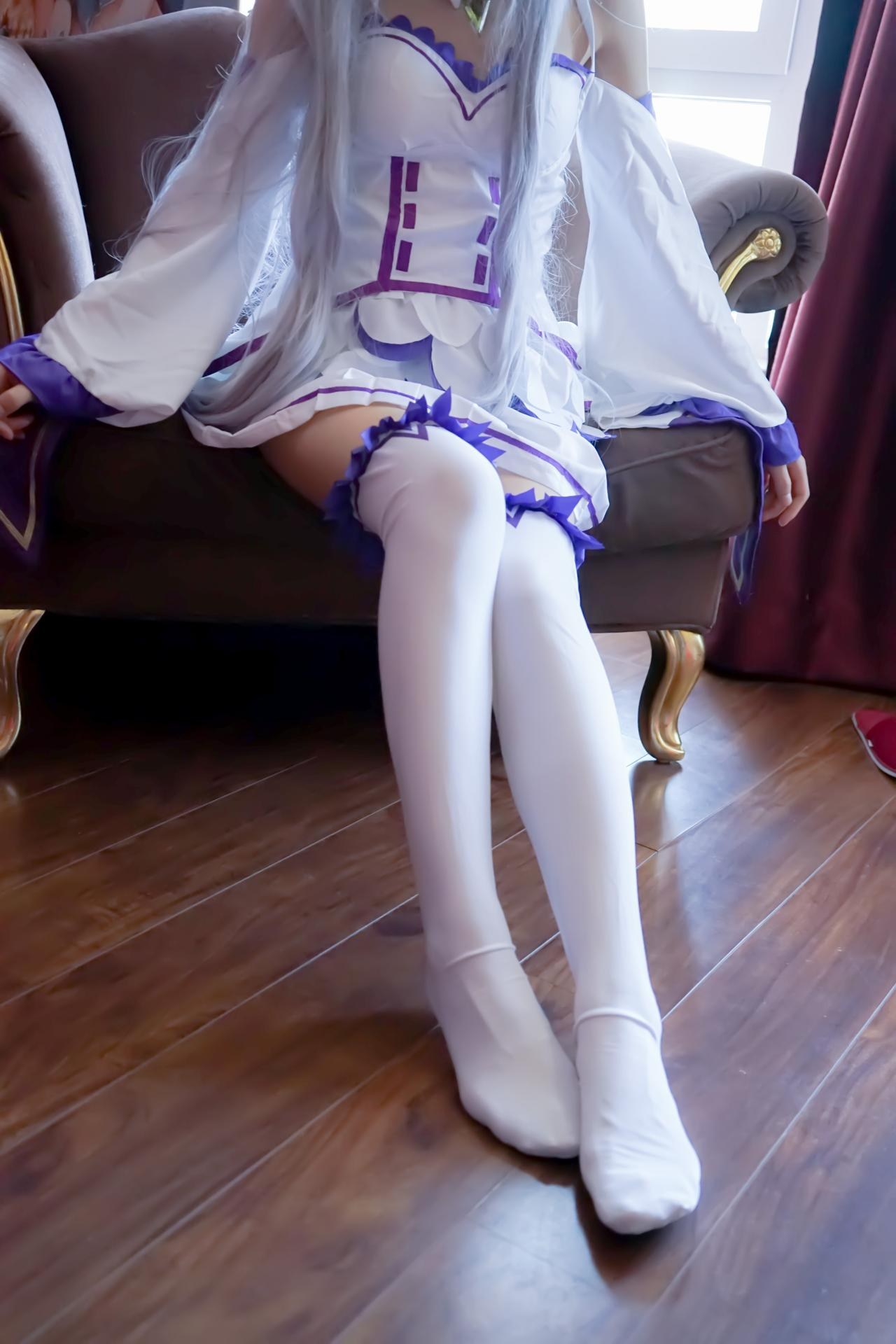 [Cosplay] Shaonv Yinghua - Emilia: phong cách ảnh người lớn chi tiết hở ngực vòng ba nổi bật bộ ảnh 97P