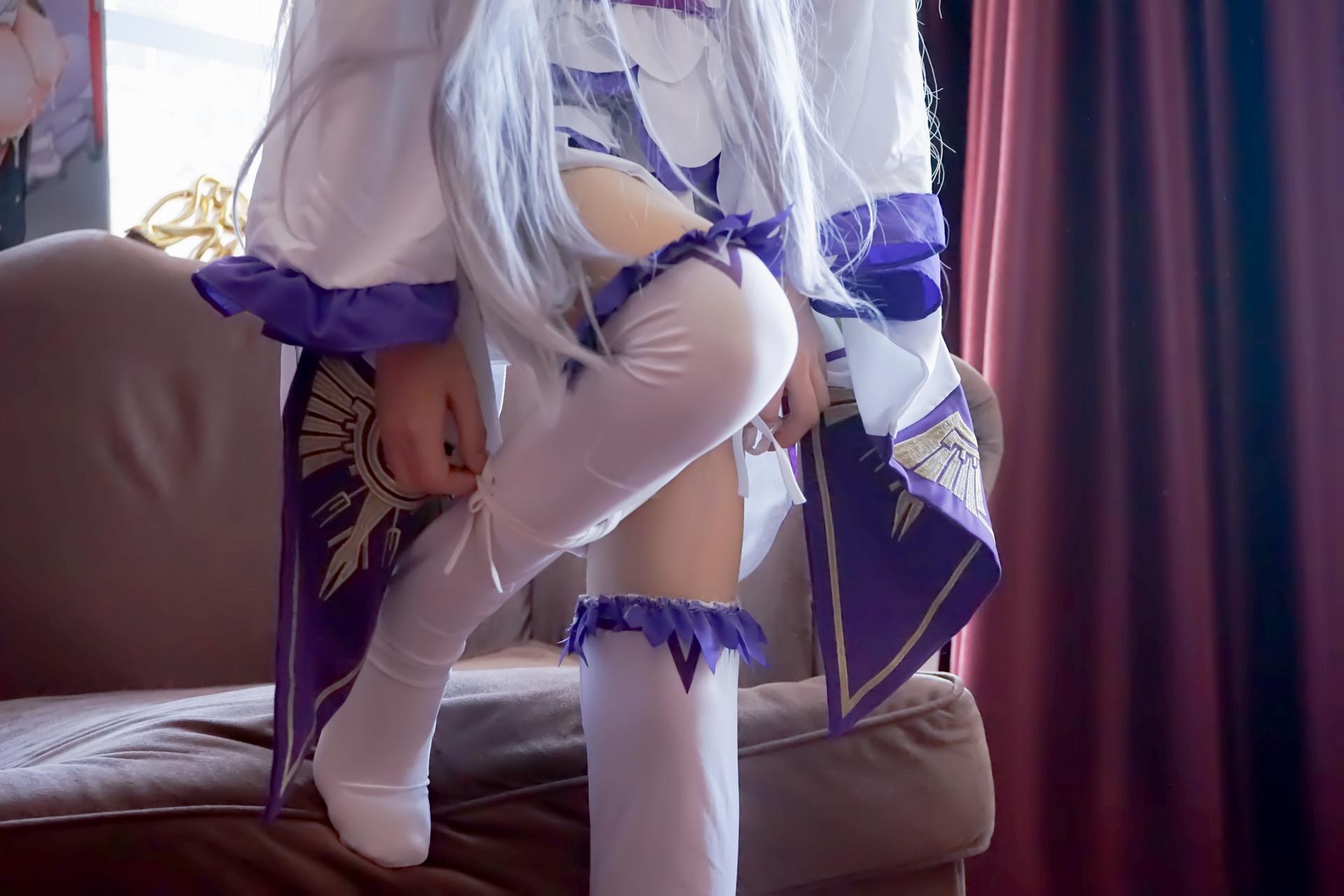 [Cosplay] Shaonv Yinghua - Emilia: phong cách ảnh người lớn chi tiết hở ngực vòng ba nổi bật bộ ảnh 97P