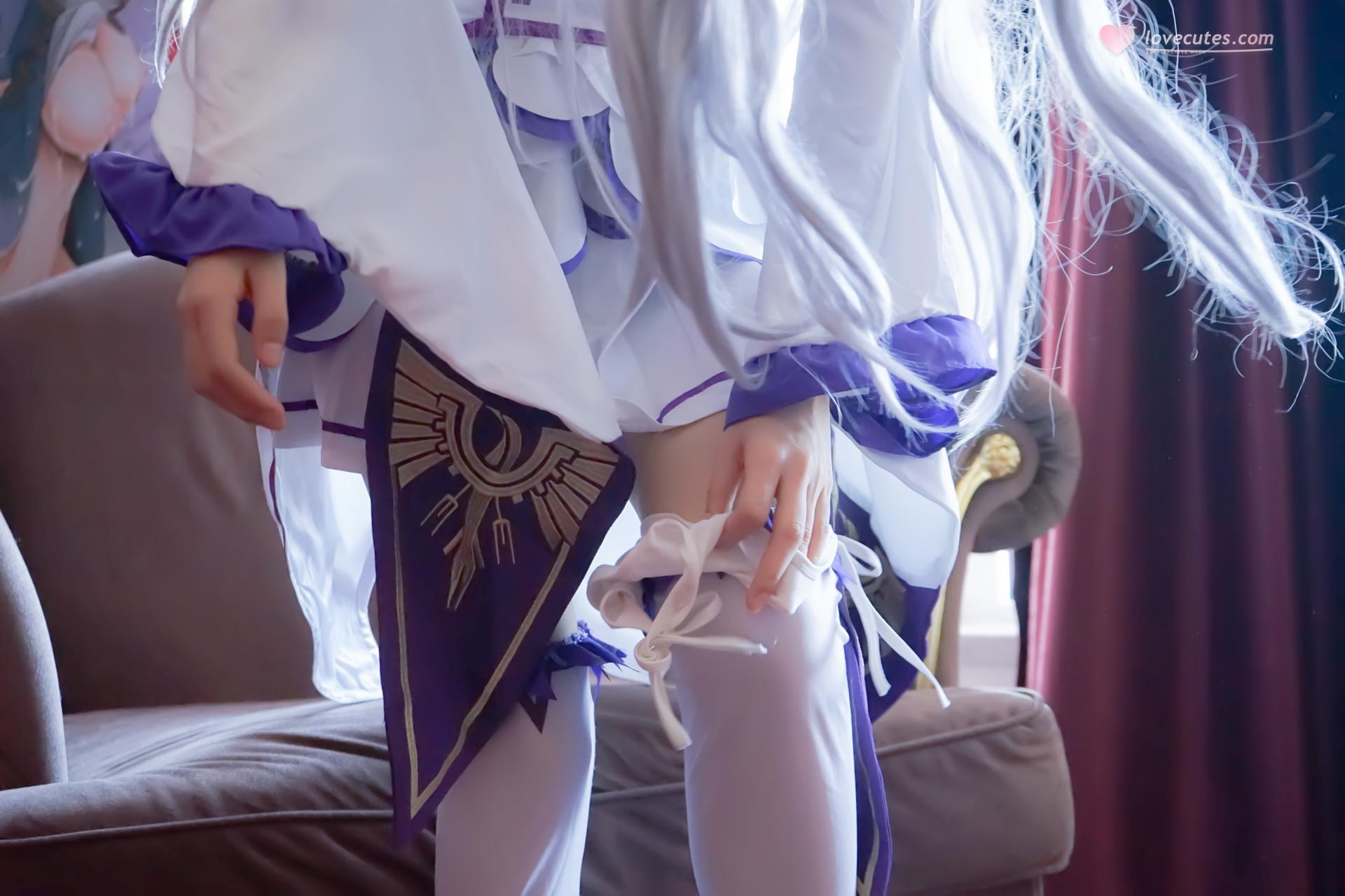 [Cosplay] Shaonv Yinghua - Emilia: phong cách ảnh người lớn chi tiết hở ngực vòng ba nổi bật bộ ảnh 97P