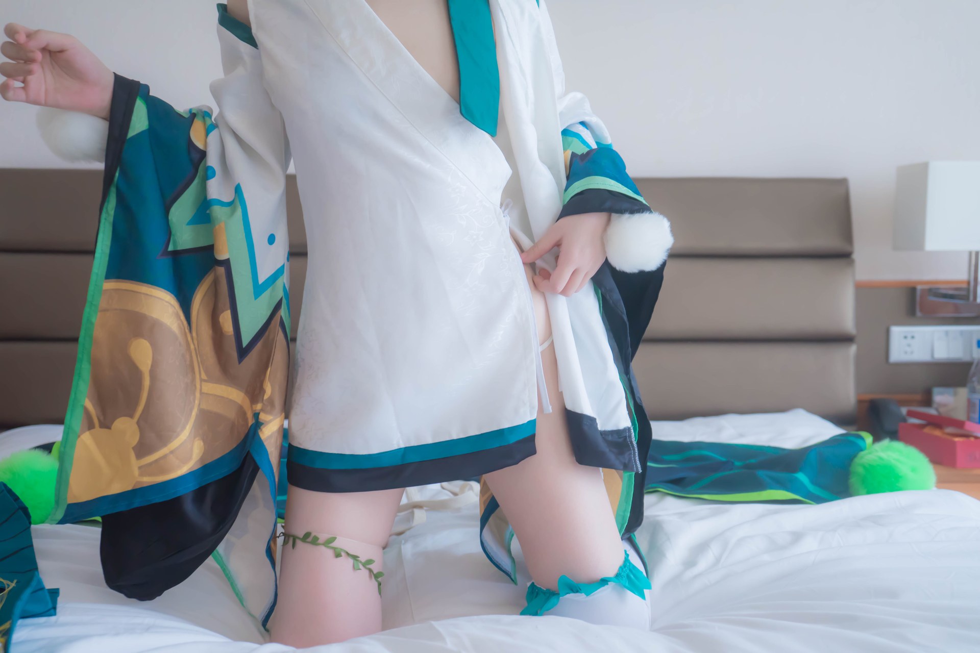 [cosplay] 少女映画 - 阴阳师 萤草：翘臀白丝露穴大尺度角色还原 91P1V