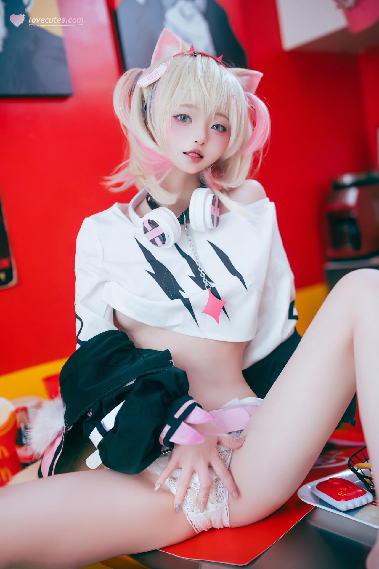 [cosplay] Irisuare(愛莉) - Mococo：Mococo红白兽耳视频 23P1V