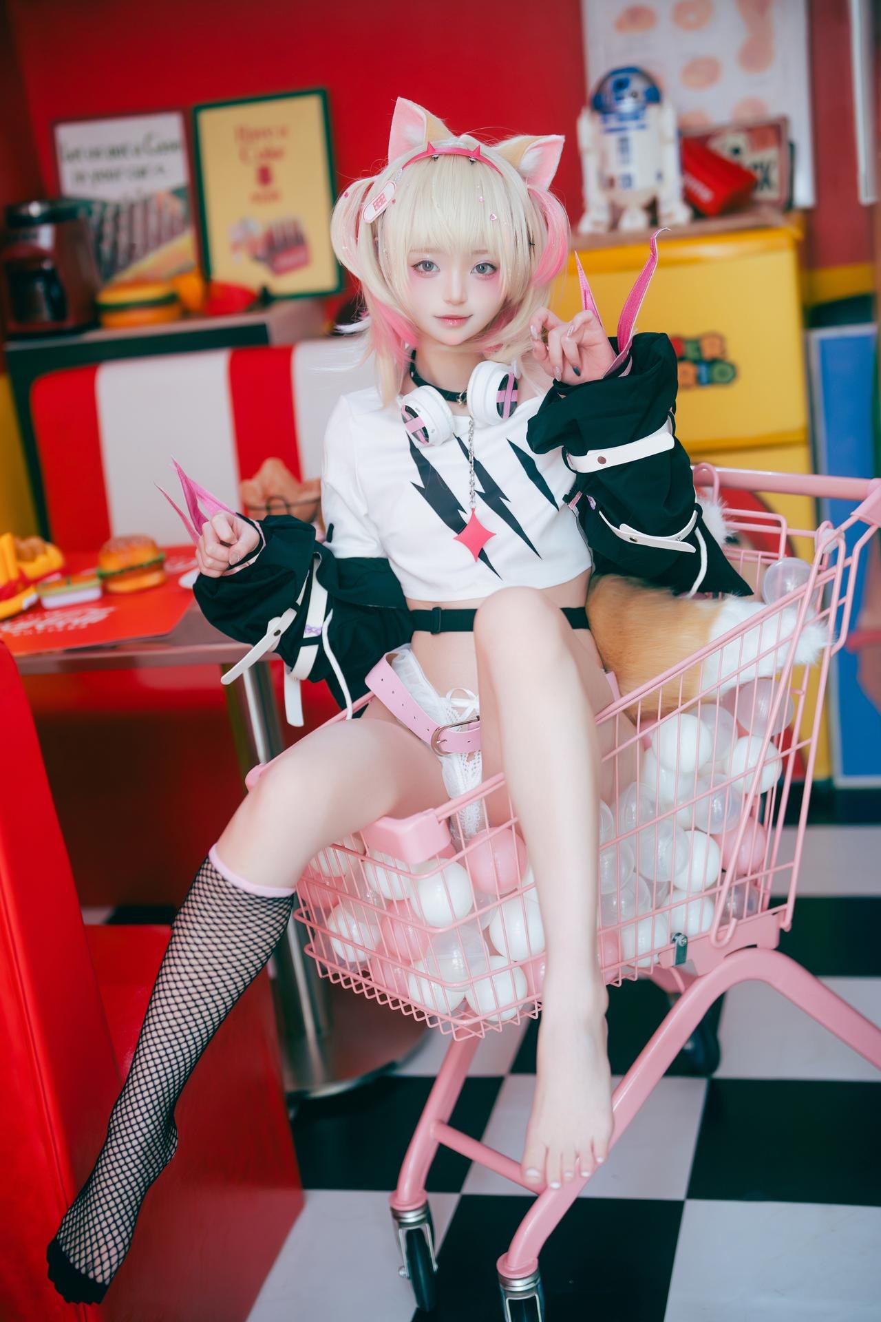 [cosplay] Irisuare(愛莉) - Mococo：Mococo红白兽耳视频 23P1V